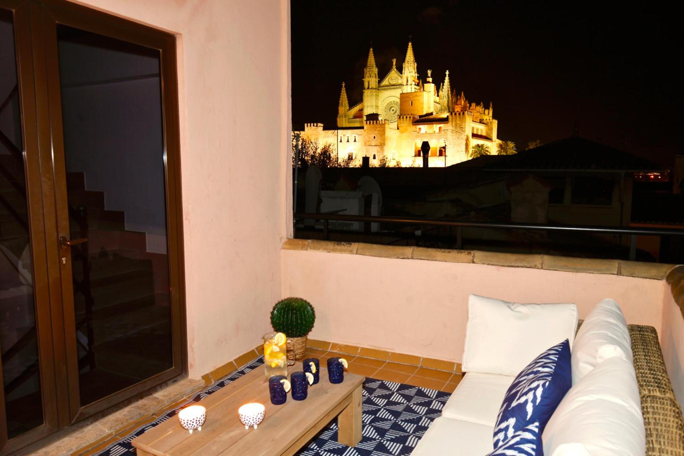 Apartment with Terrace photo 2