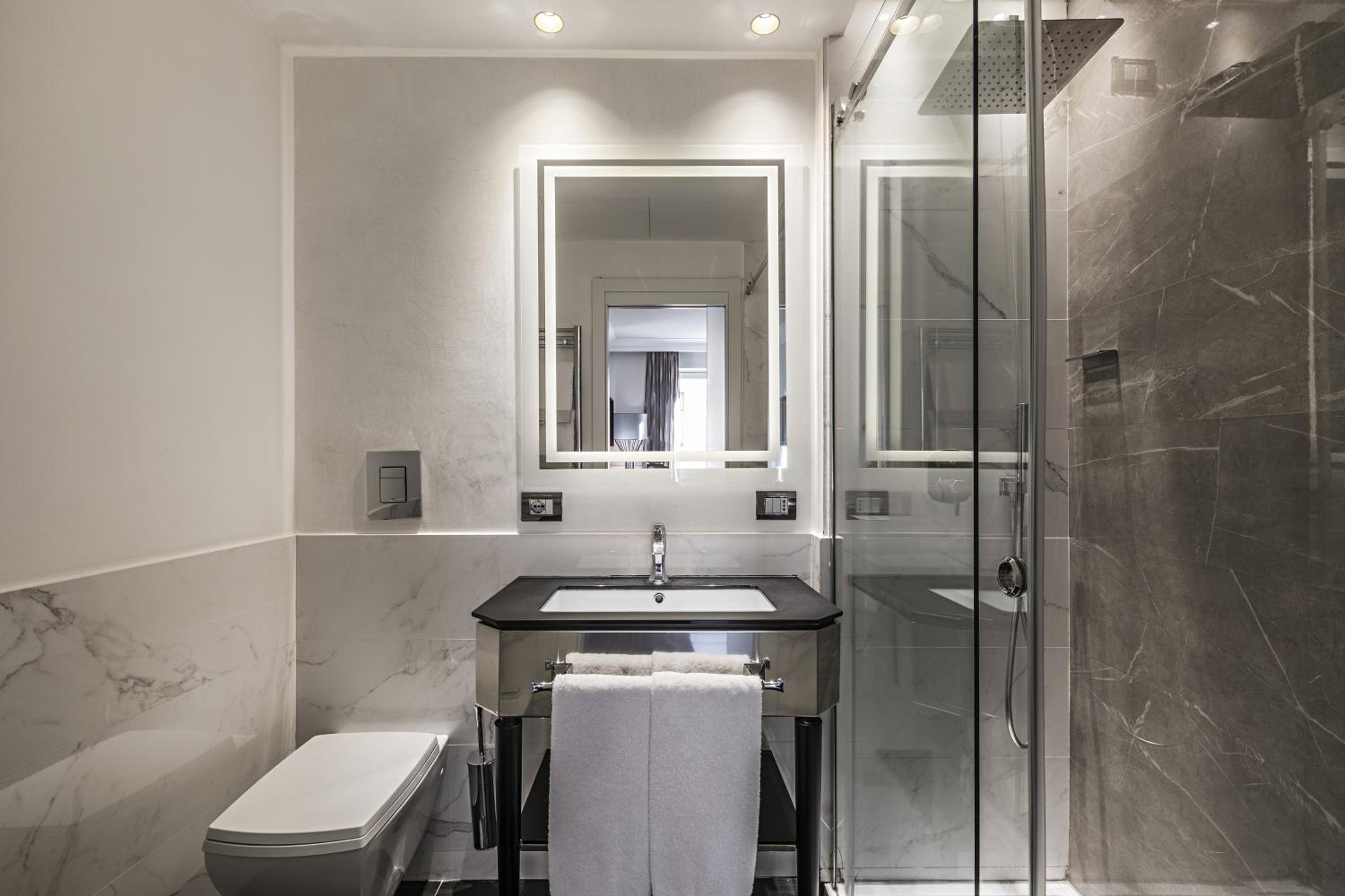 Executive Room - Photo 9