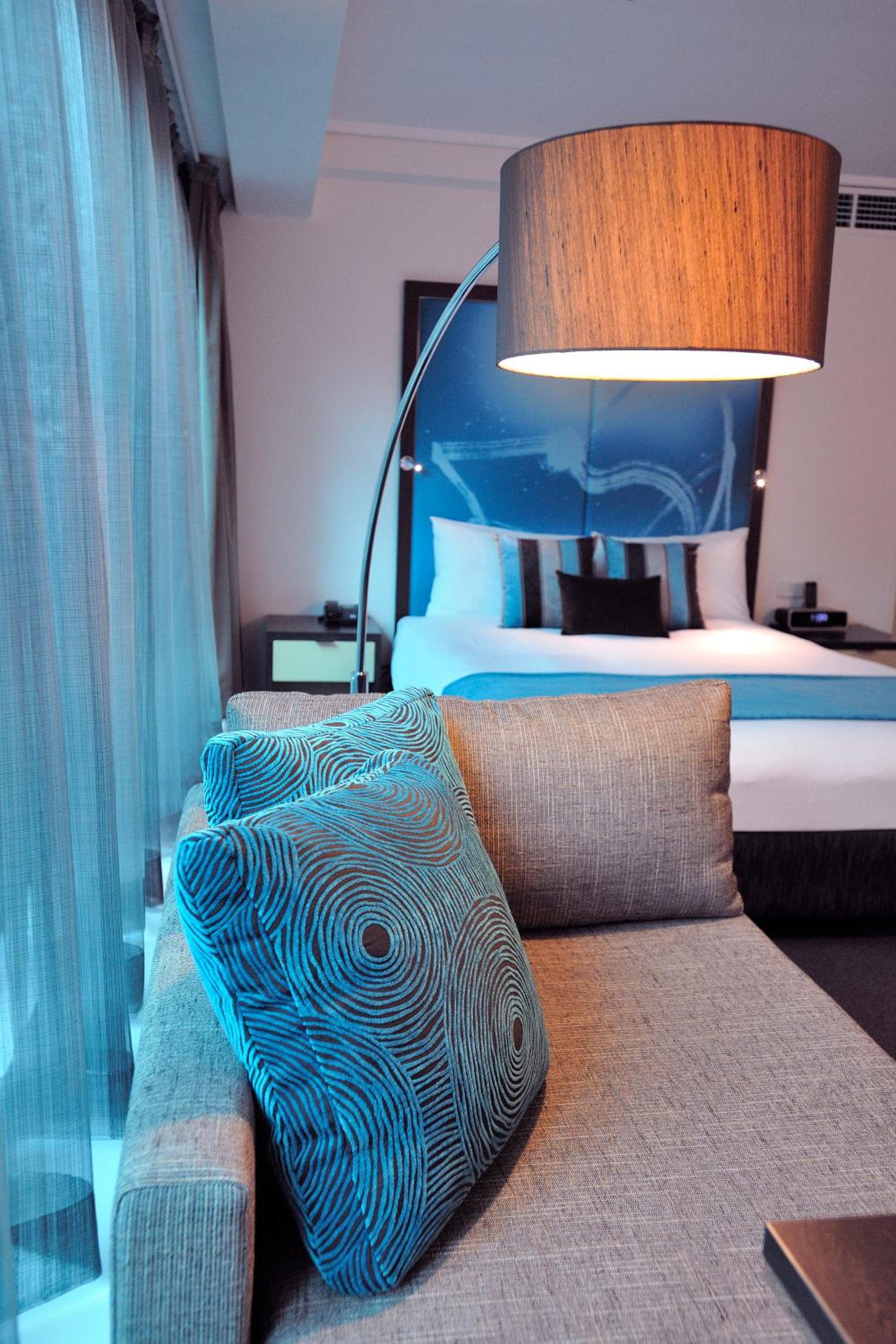 Deluxe Room with King Bed - Photo 2