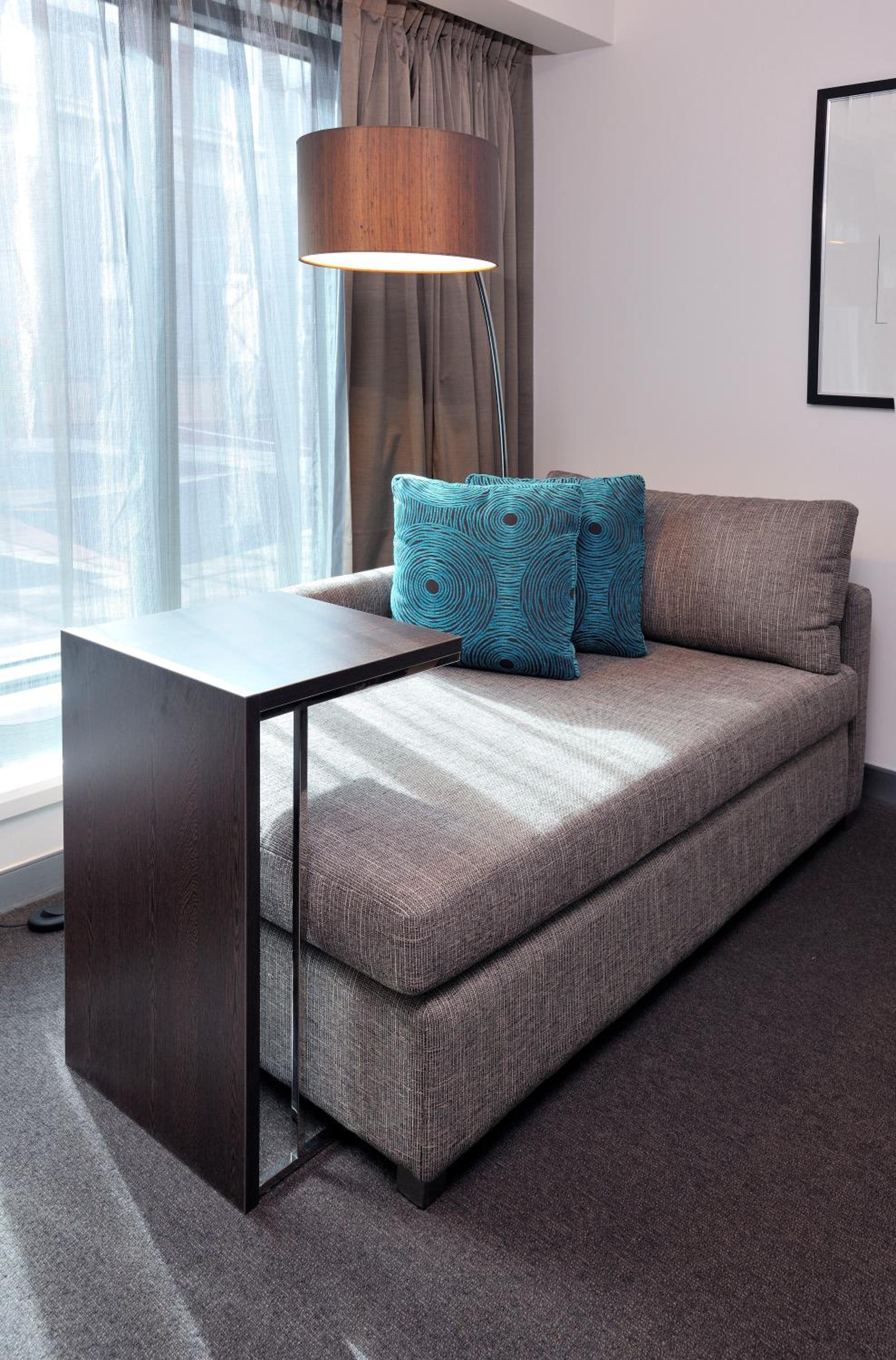 Deluxe Room with King Bed - Photo 5