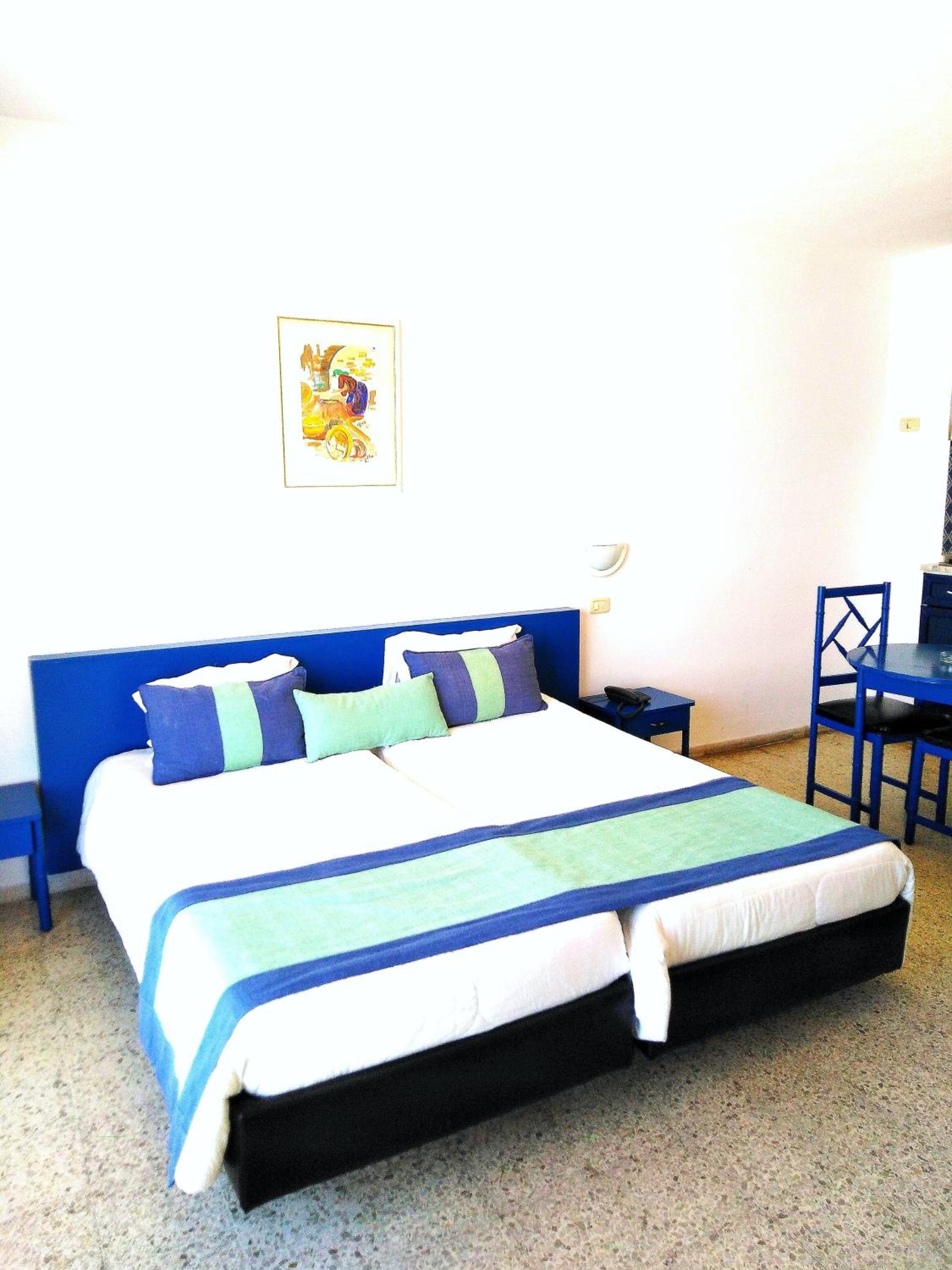 Double Room - Photo 9