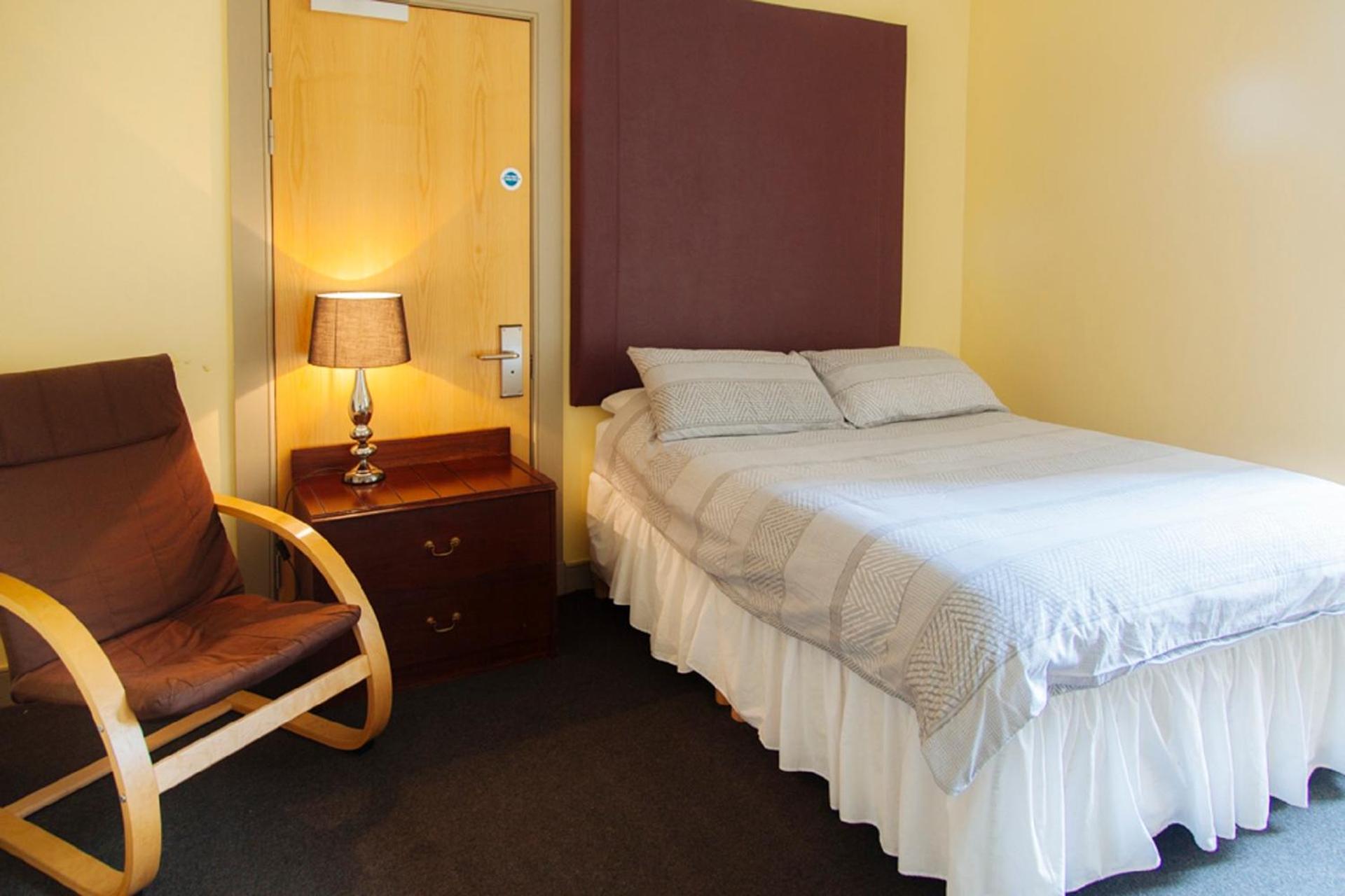 Double Room with En Suite Bathroom - Photo 1
