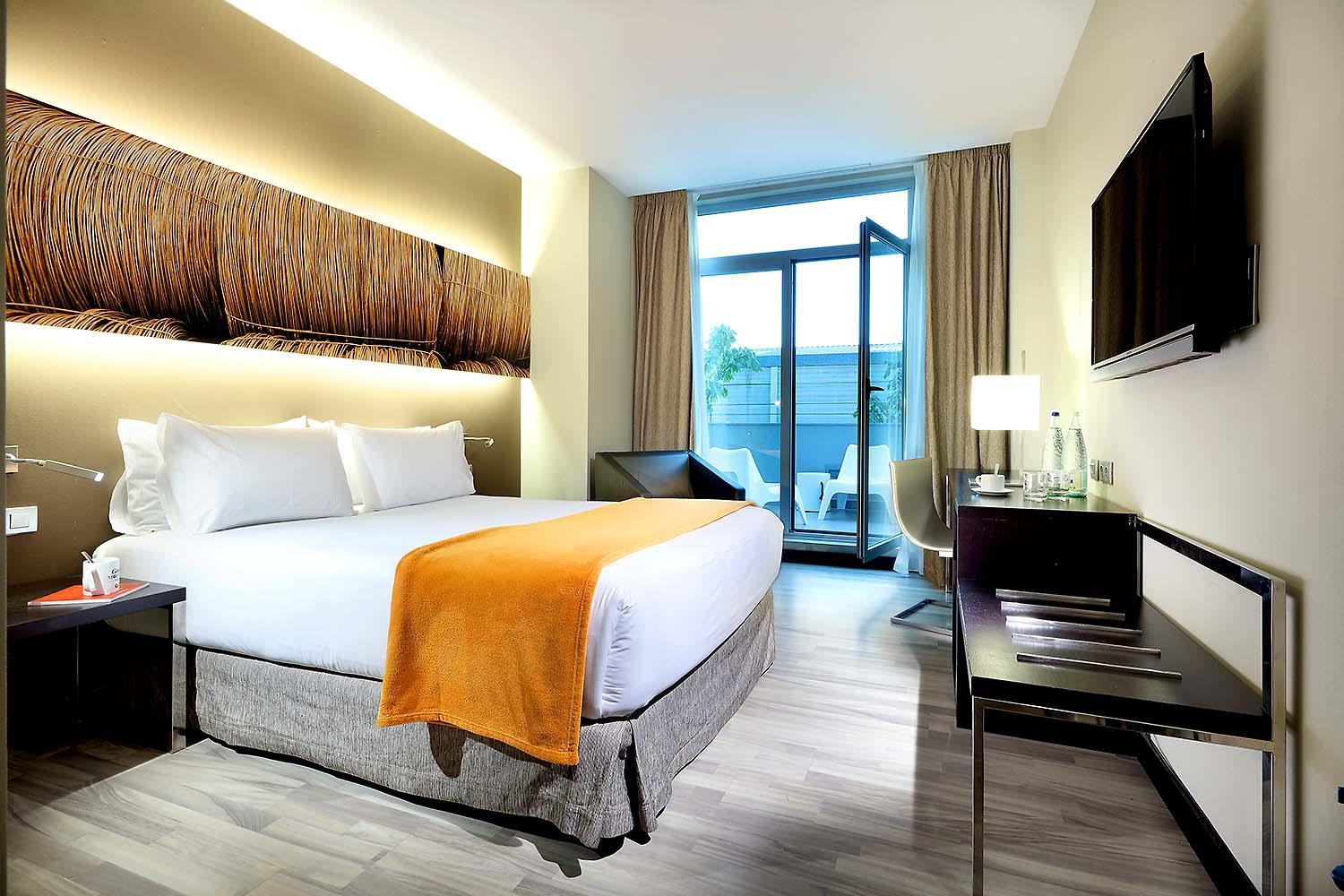 Double Room with Terrace thumbnail 6