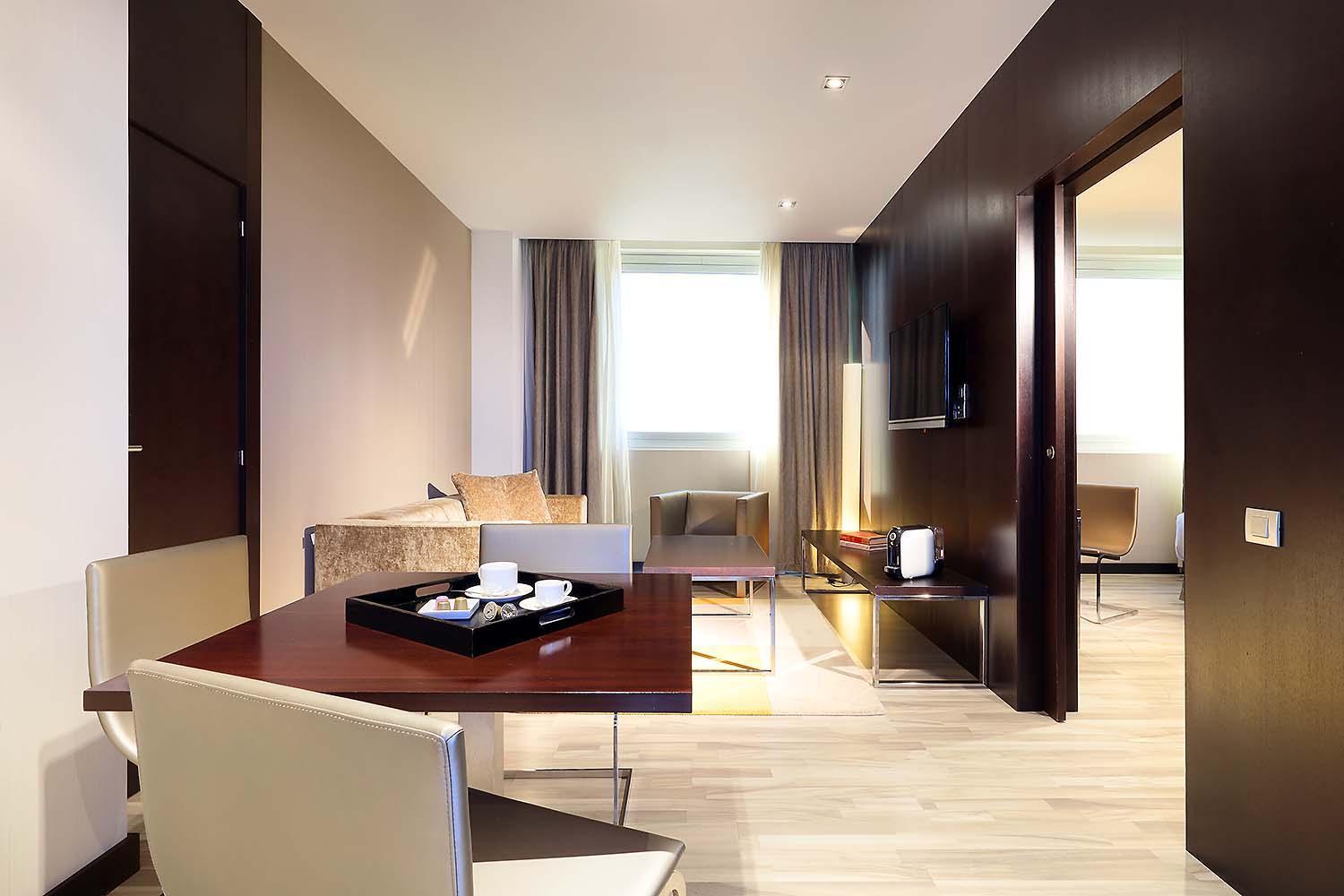 Suite - Photo 7