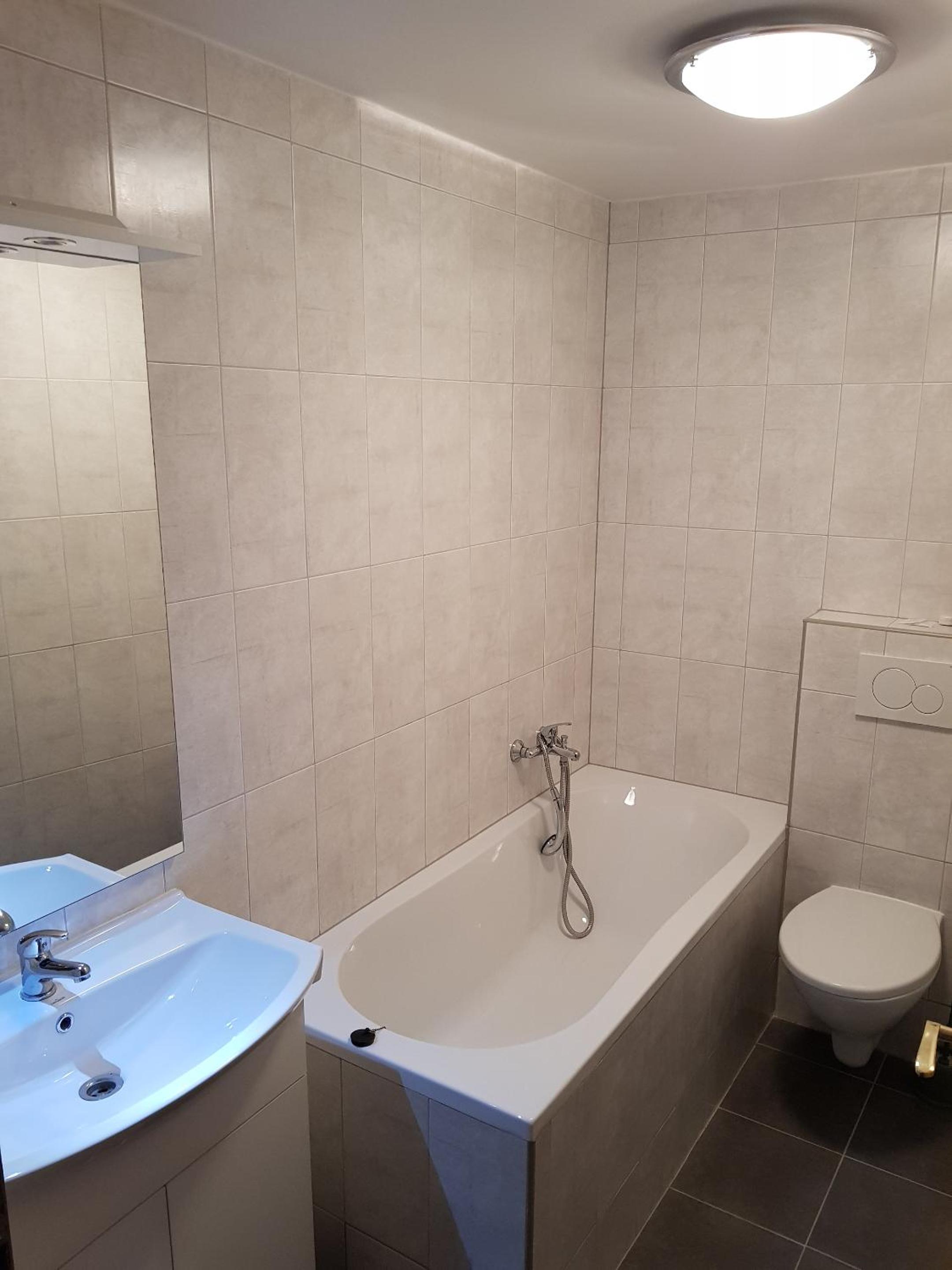 Quadruple Room with Bath - Photo 4