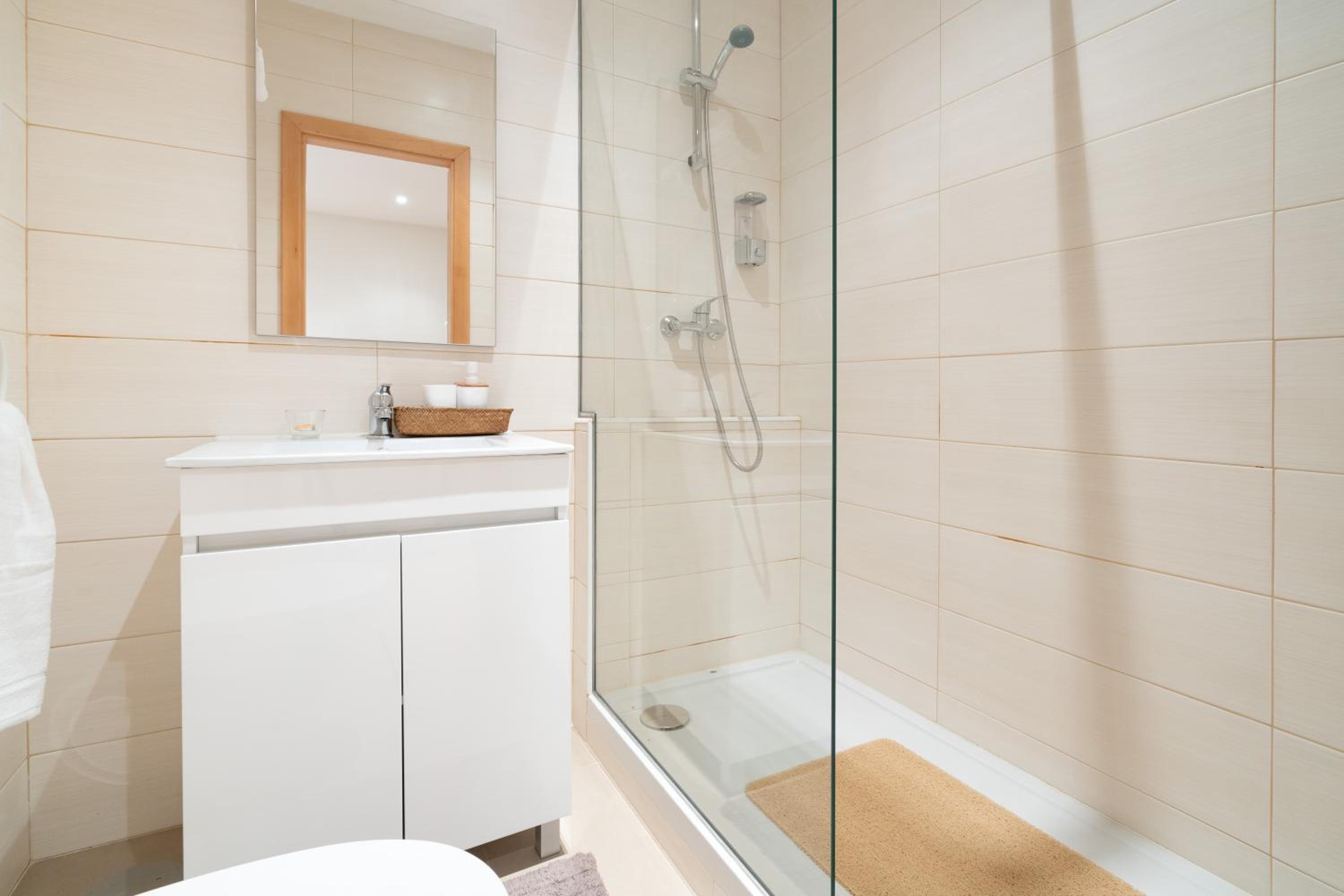 Double Room with Private Bathroom - Photo 15