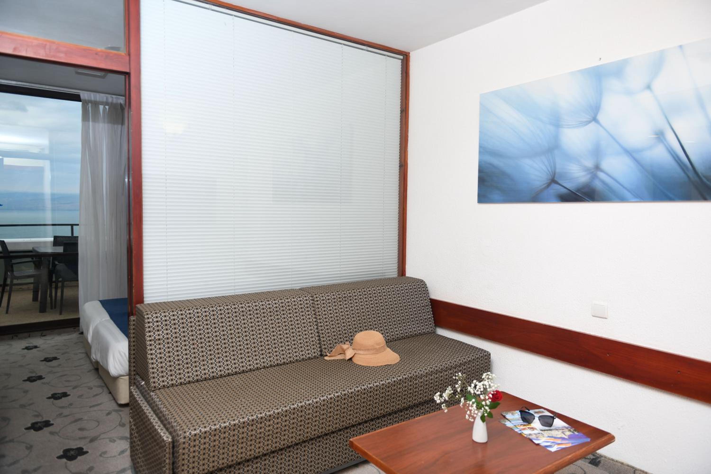 Two Bedroom Family Suite With Lake View photo 3