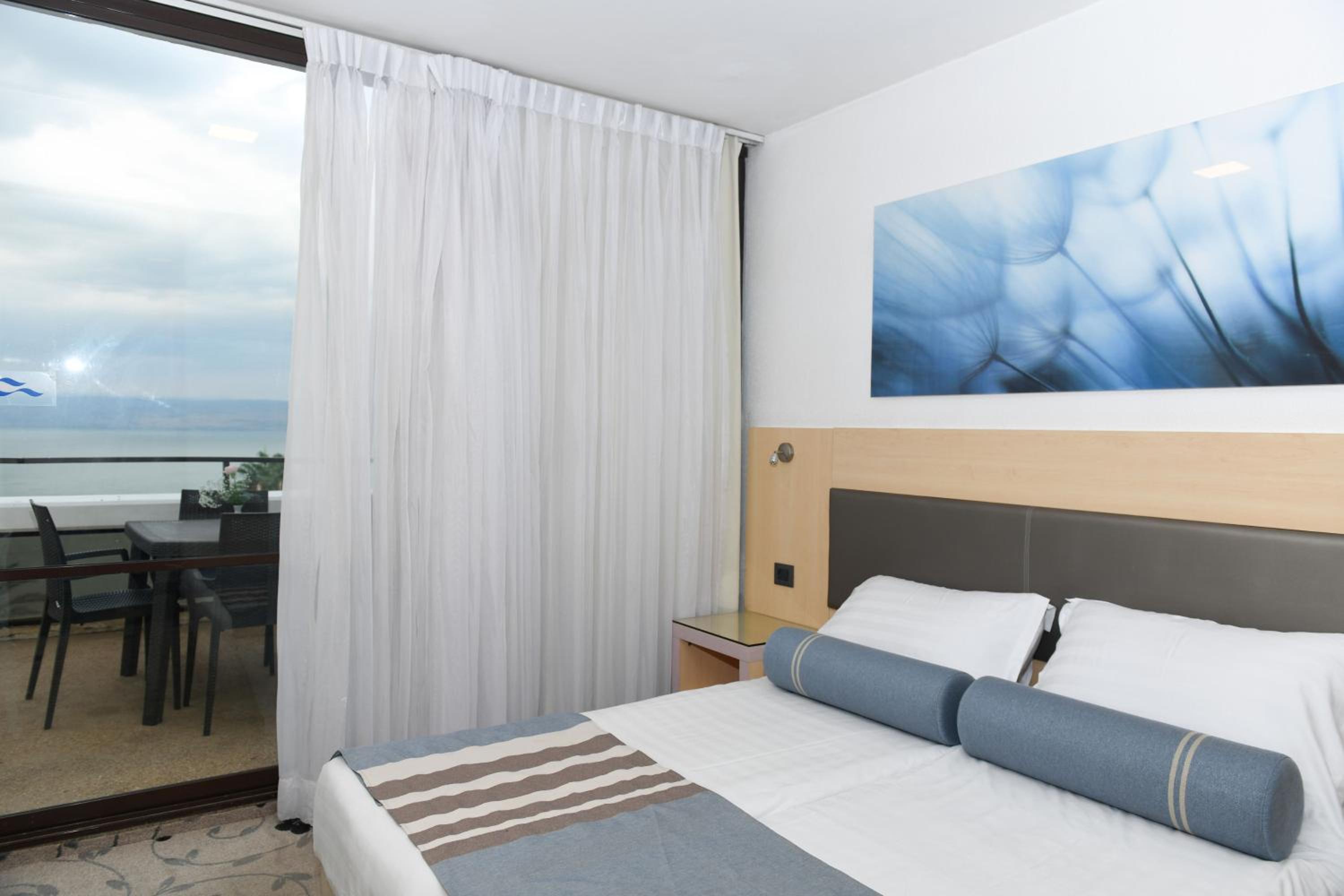 Two Bedroom Family Suite With Lake View photo 1