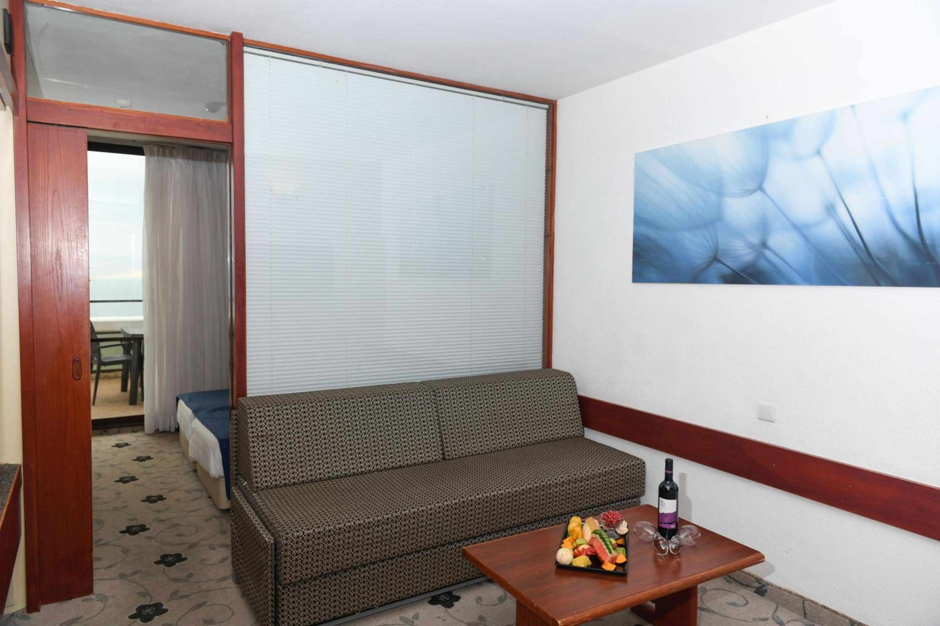 Two Bedroom Standard Suite With Lake View photo 2