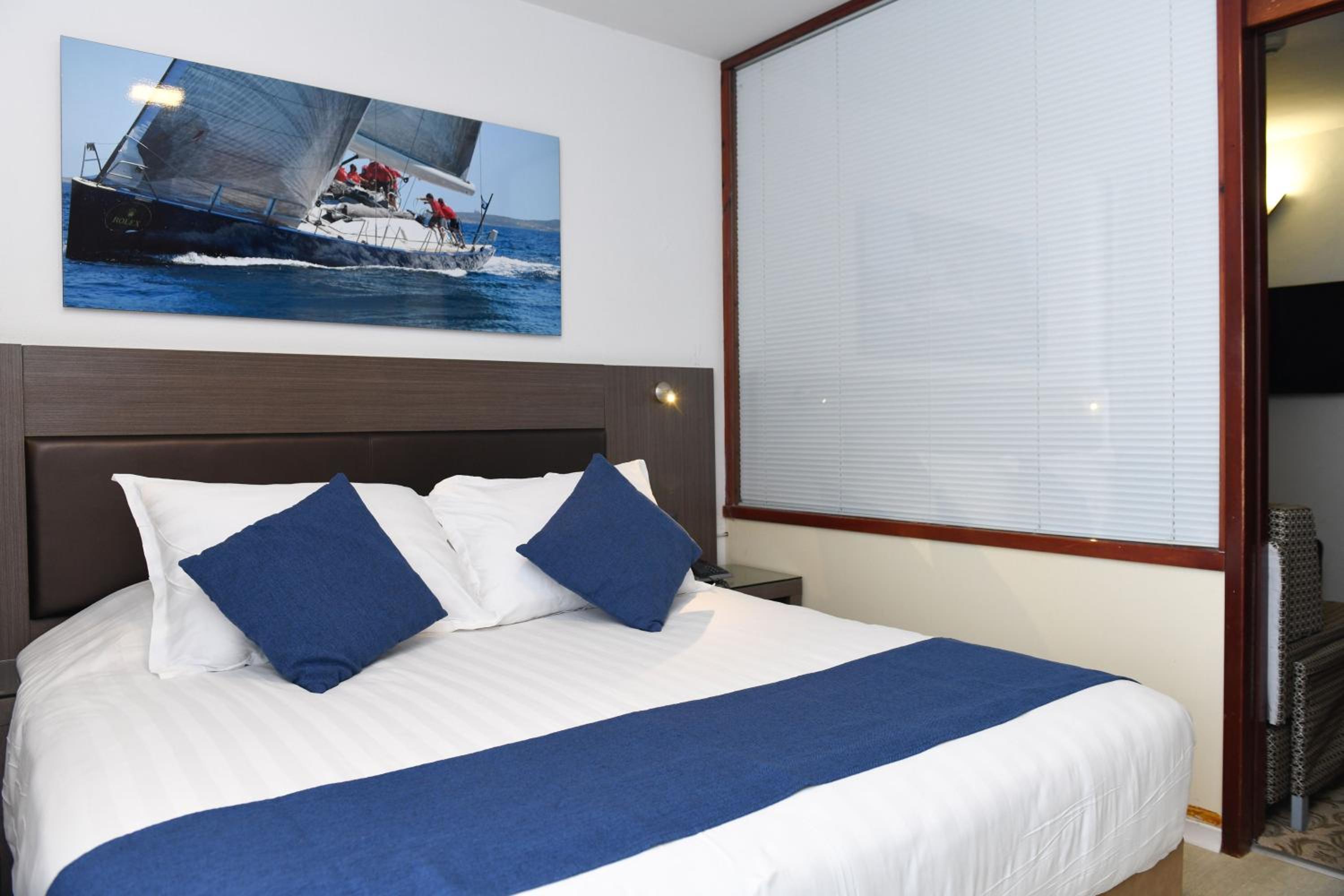 Two Bedroom Standard Suite With Lake View photo 3