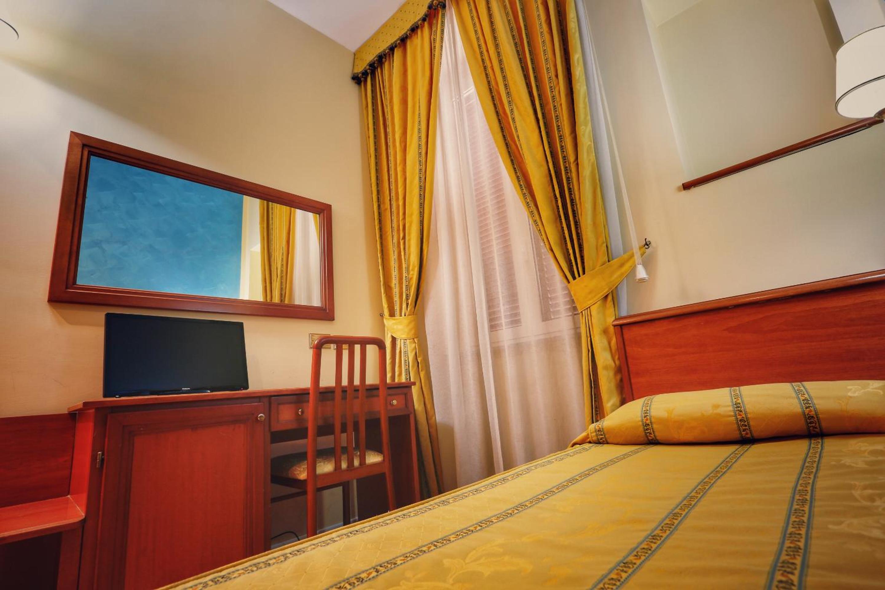 Single Room photo 3