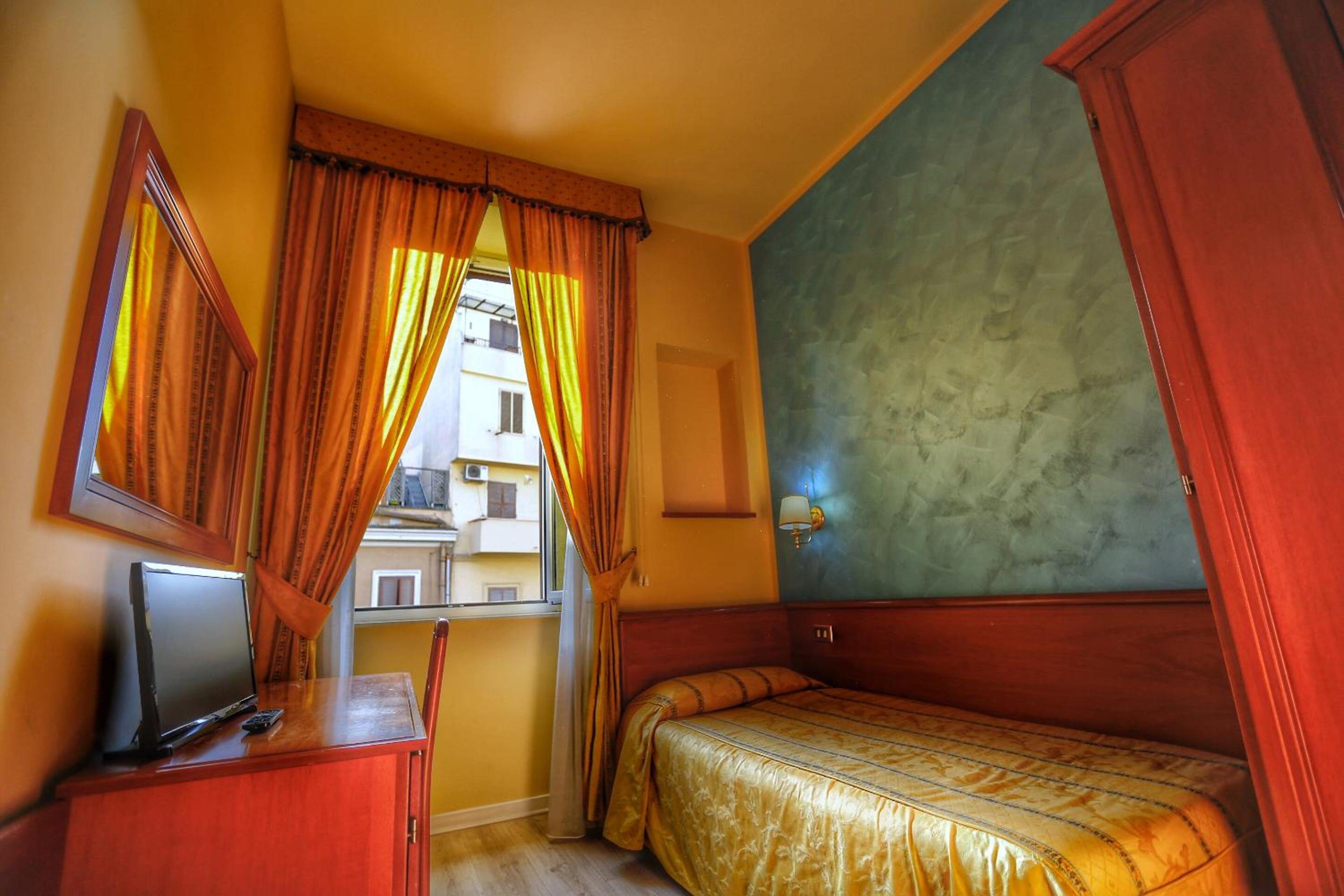 Single Room photo 2