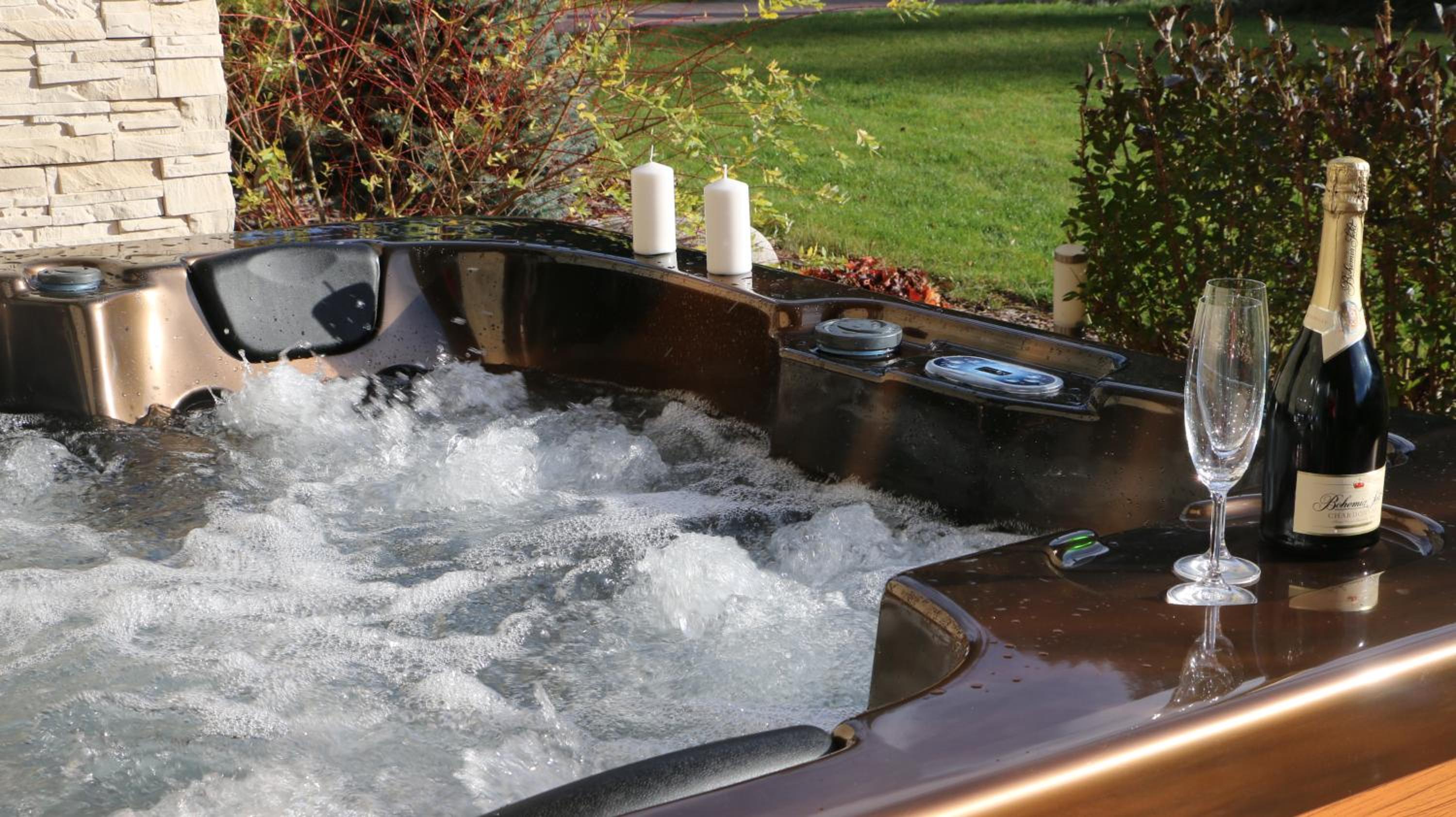 Deluxe Two-Bedroom Apartment with Terrace and free Hot Tub - Photo 7
