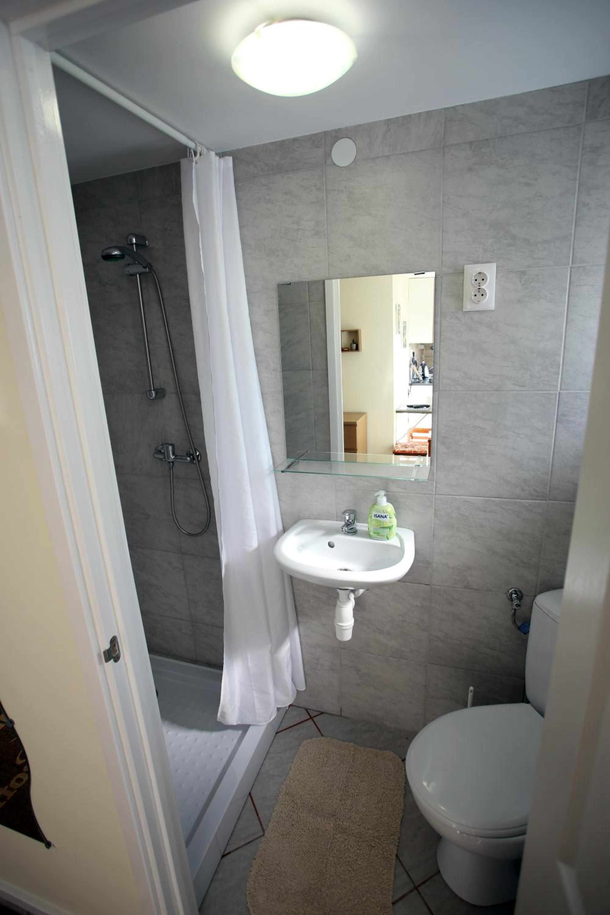 Studio Apartment - Photo 16