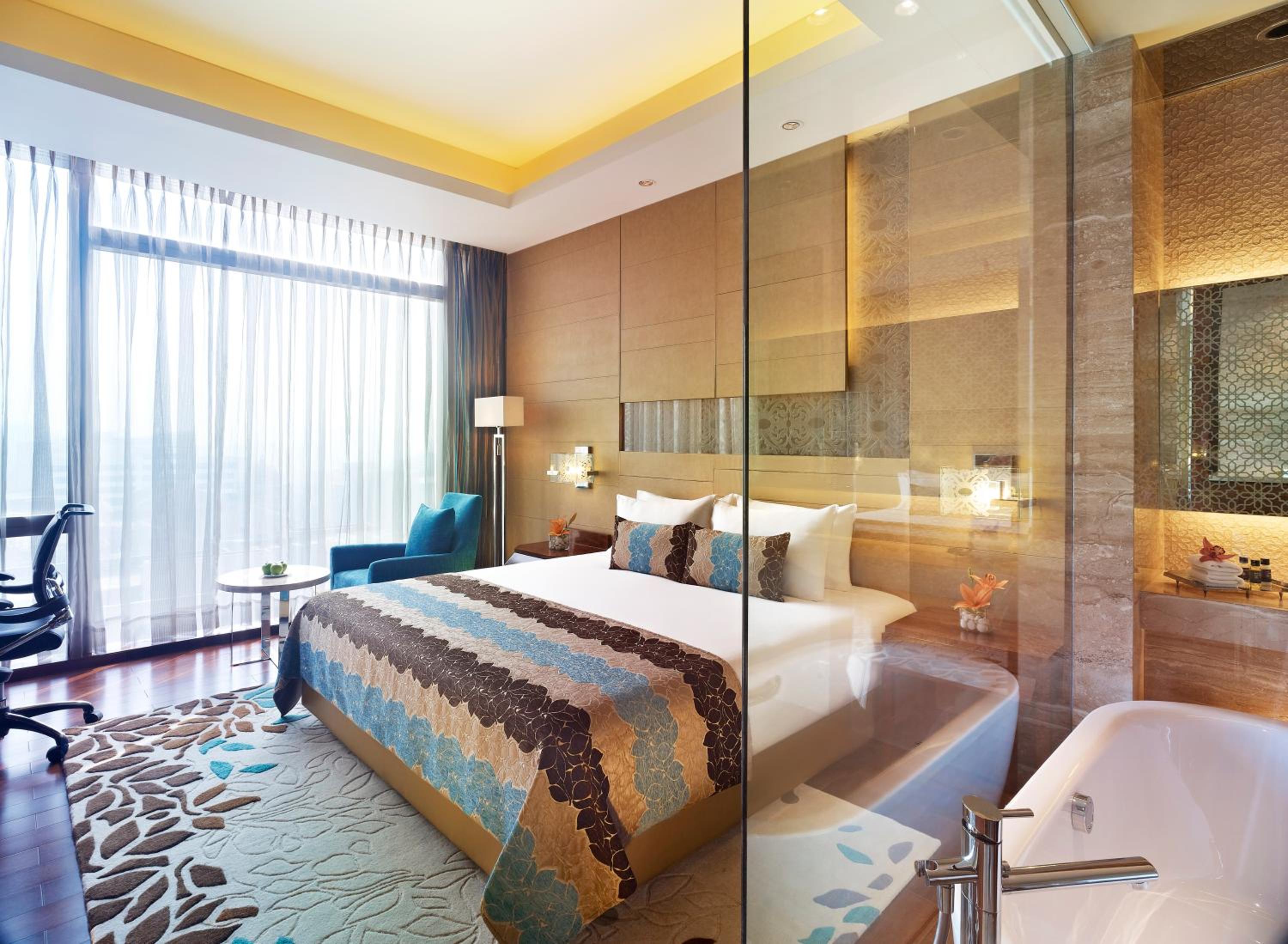 Luxury Double Room with 15 % disc on FNSB,SPA & transportation. 02 complimentary beers with selected brands or 2 glasses of house wine @ Tease, Feather bedding, photo 2