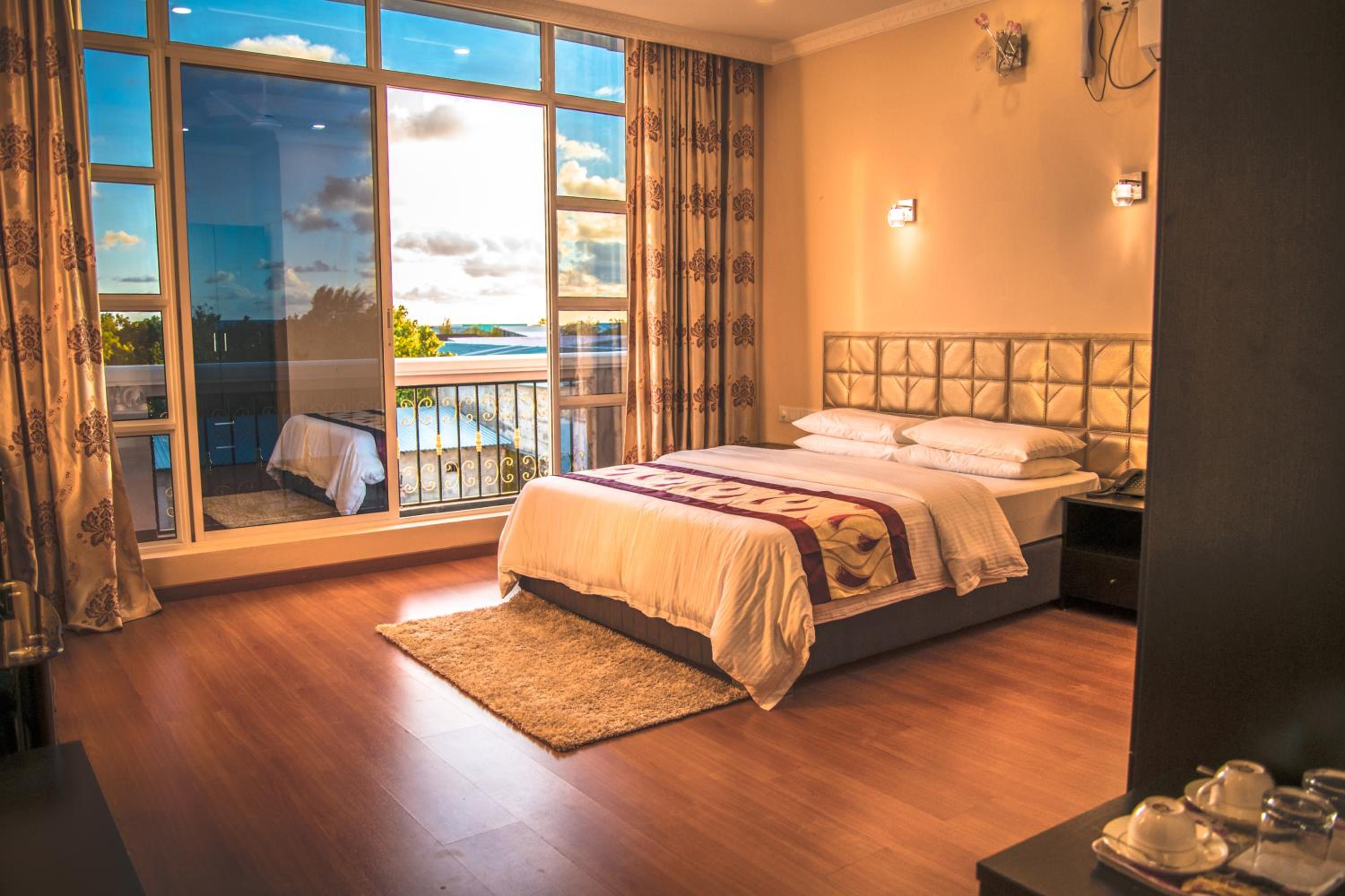 Deluxe Double Room (2 Adults + 1 Child)