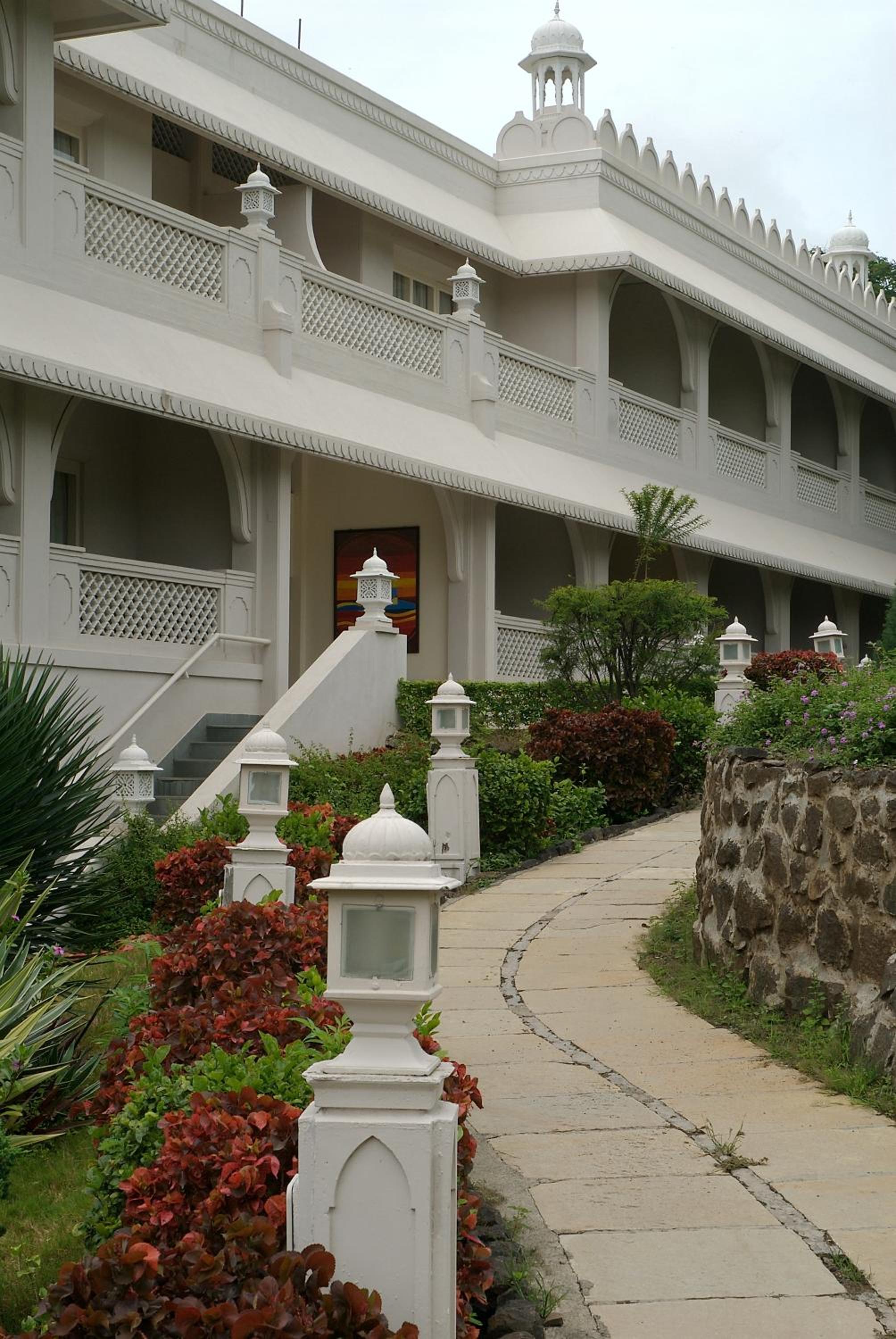 Premium Twin Room with Pool View - Photo 12