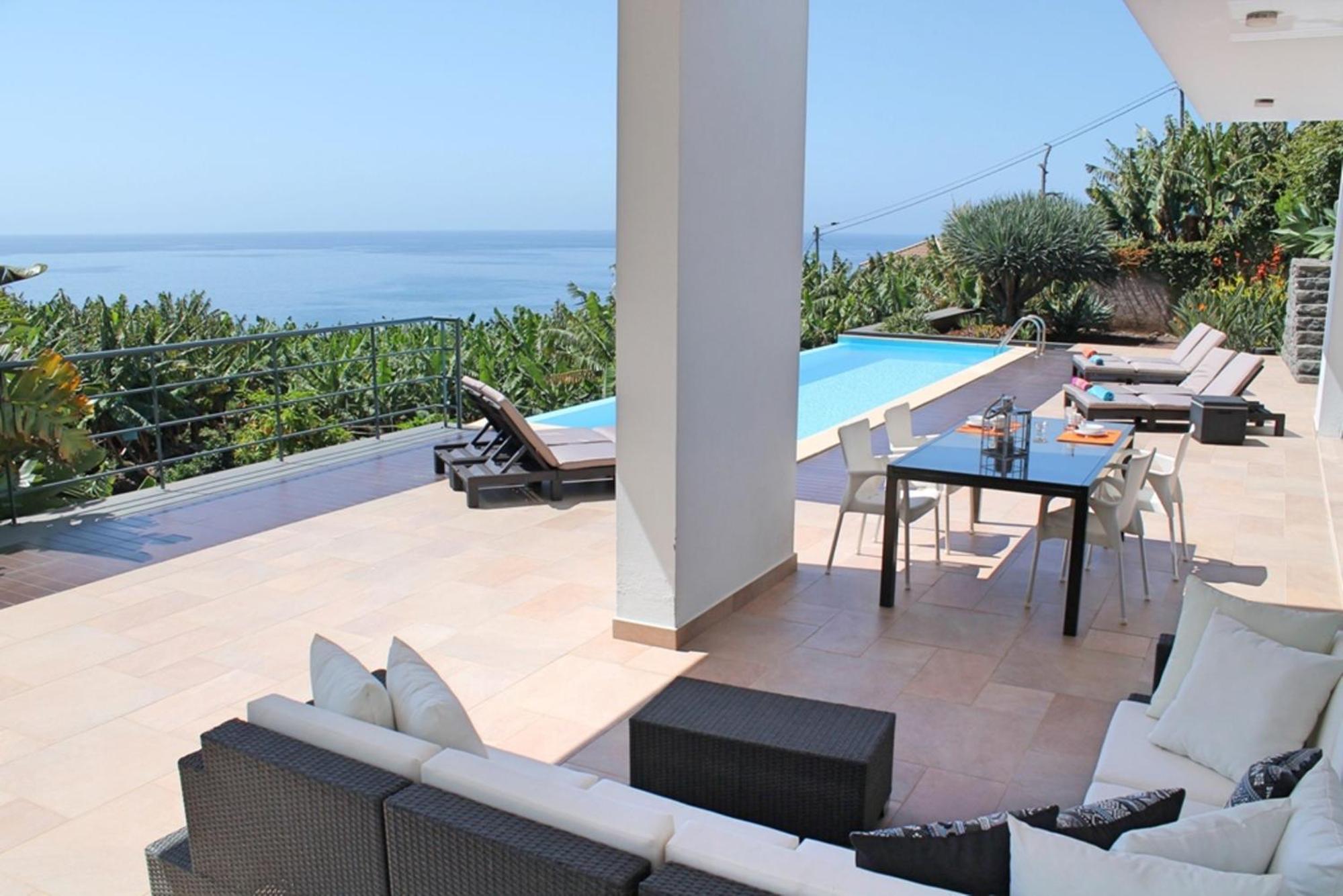 Villa photo 2