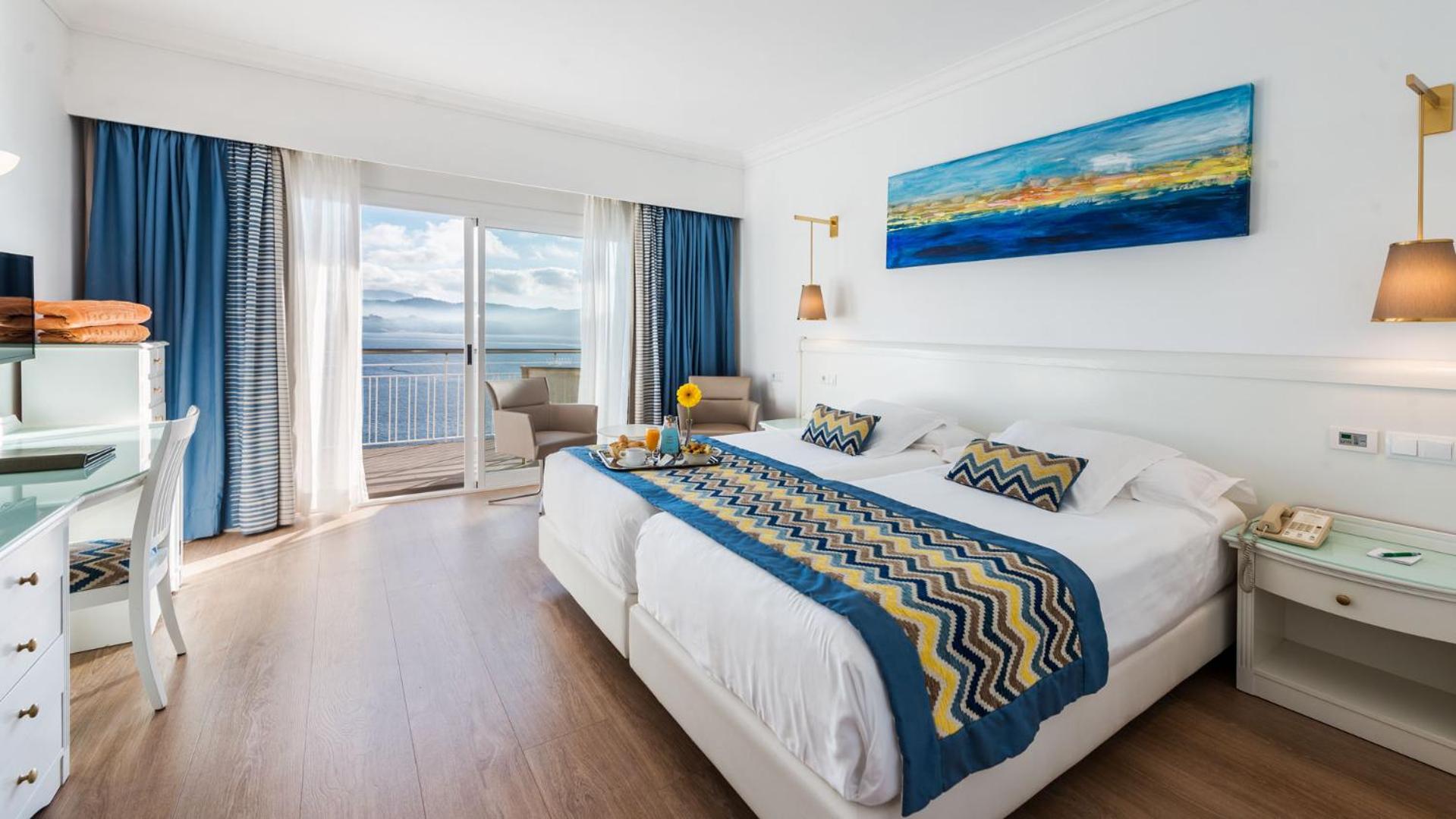 Habitación Superior con Balcón y Vista al Mar - Acceso al Spa Incluido