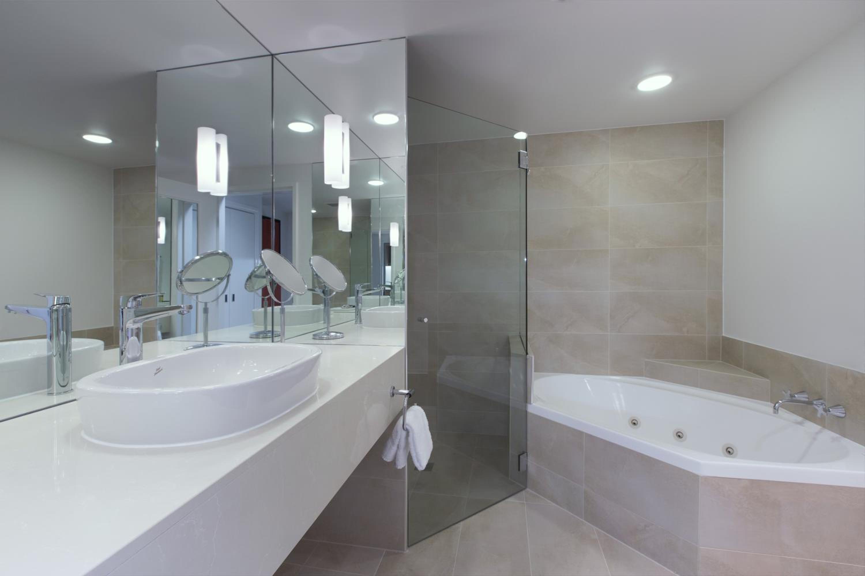 Superior Double Room With Two Double Beds And View - Photo 6