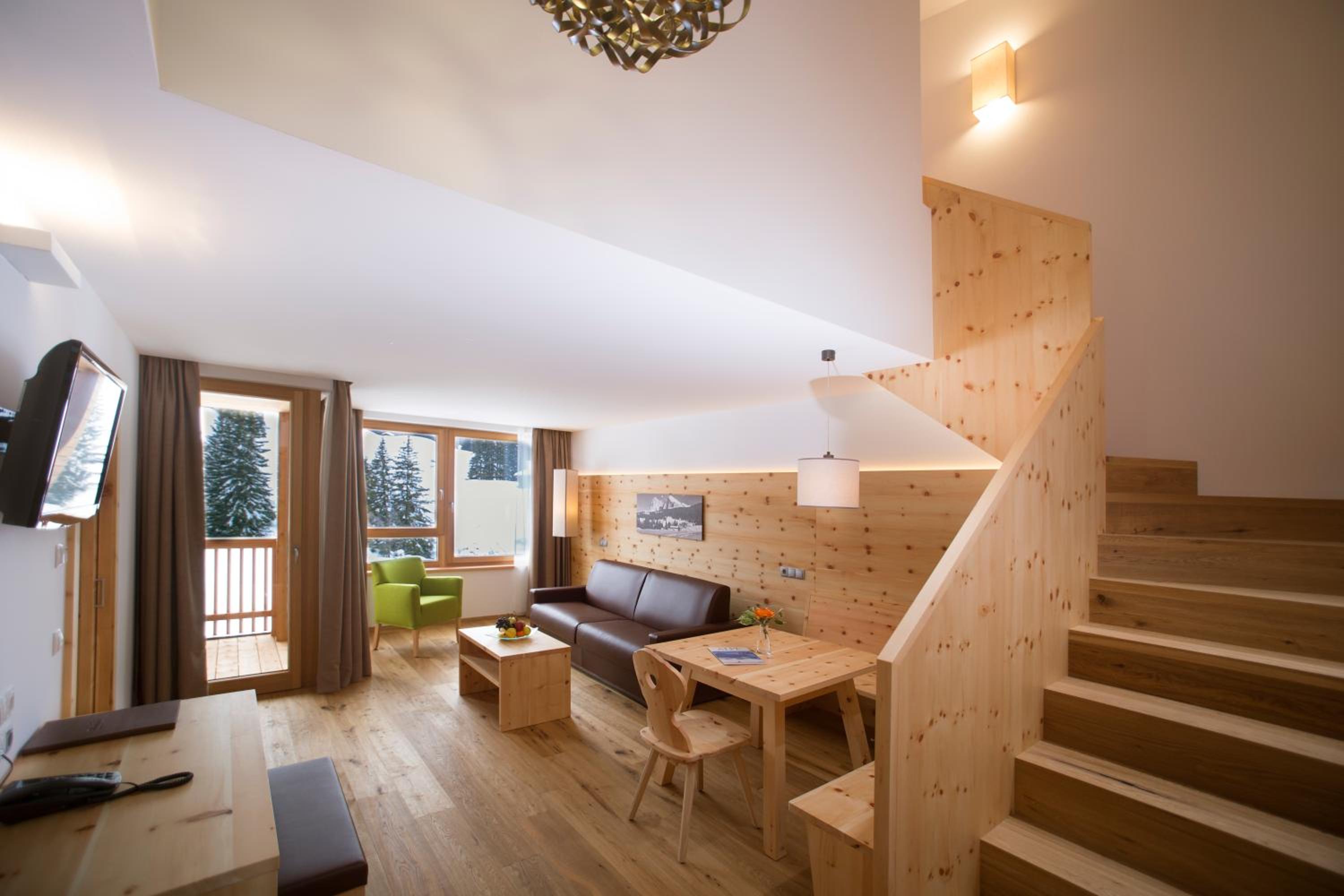 Suite - Split Level - Photo 3