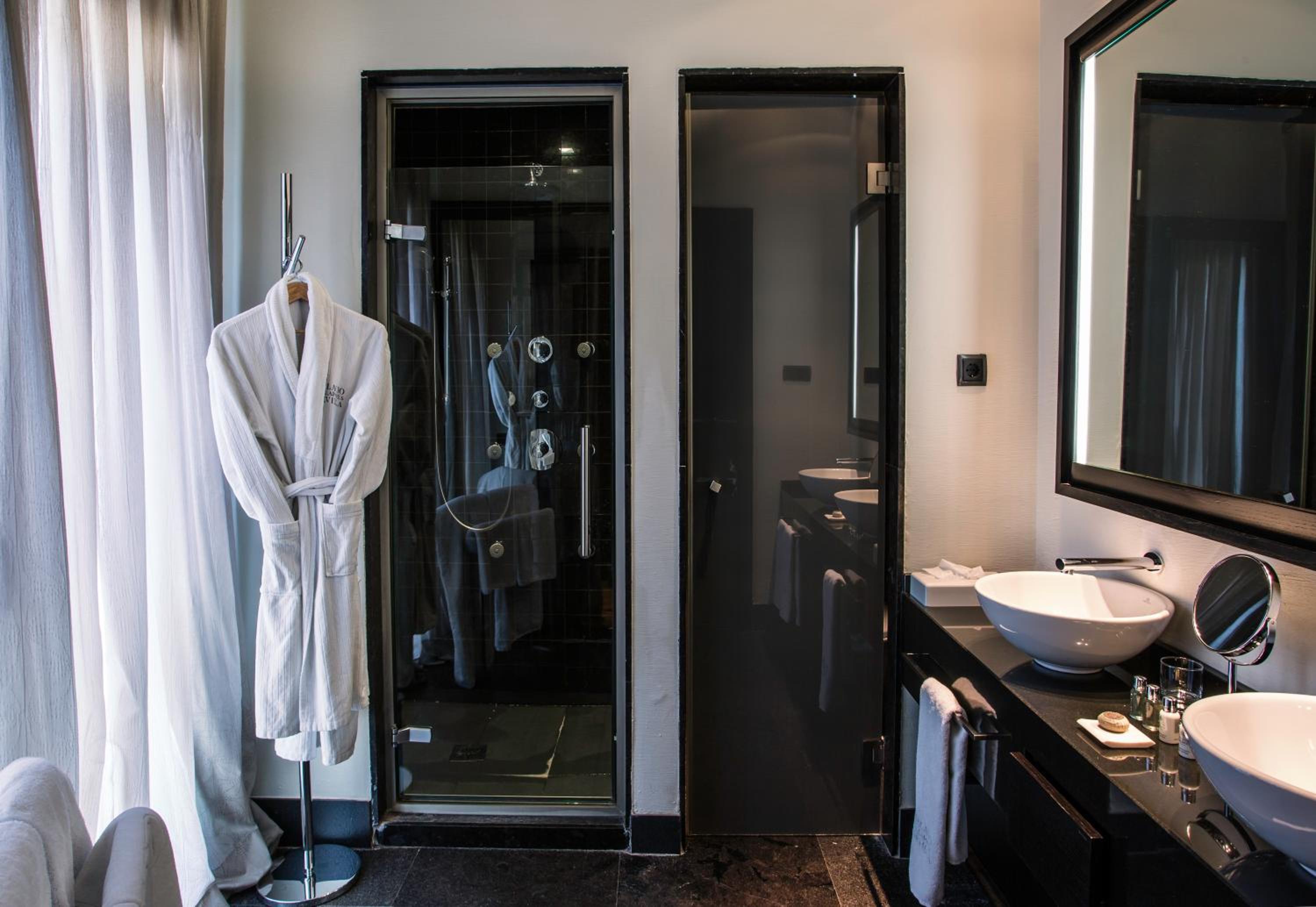 Deluxe Double or Twin Room - Photo 4