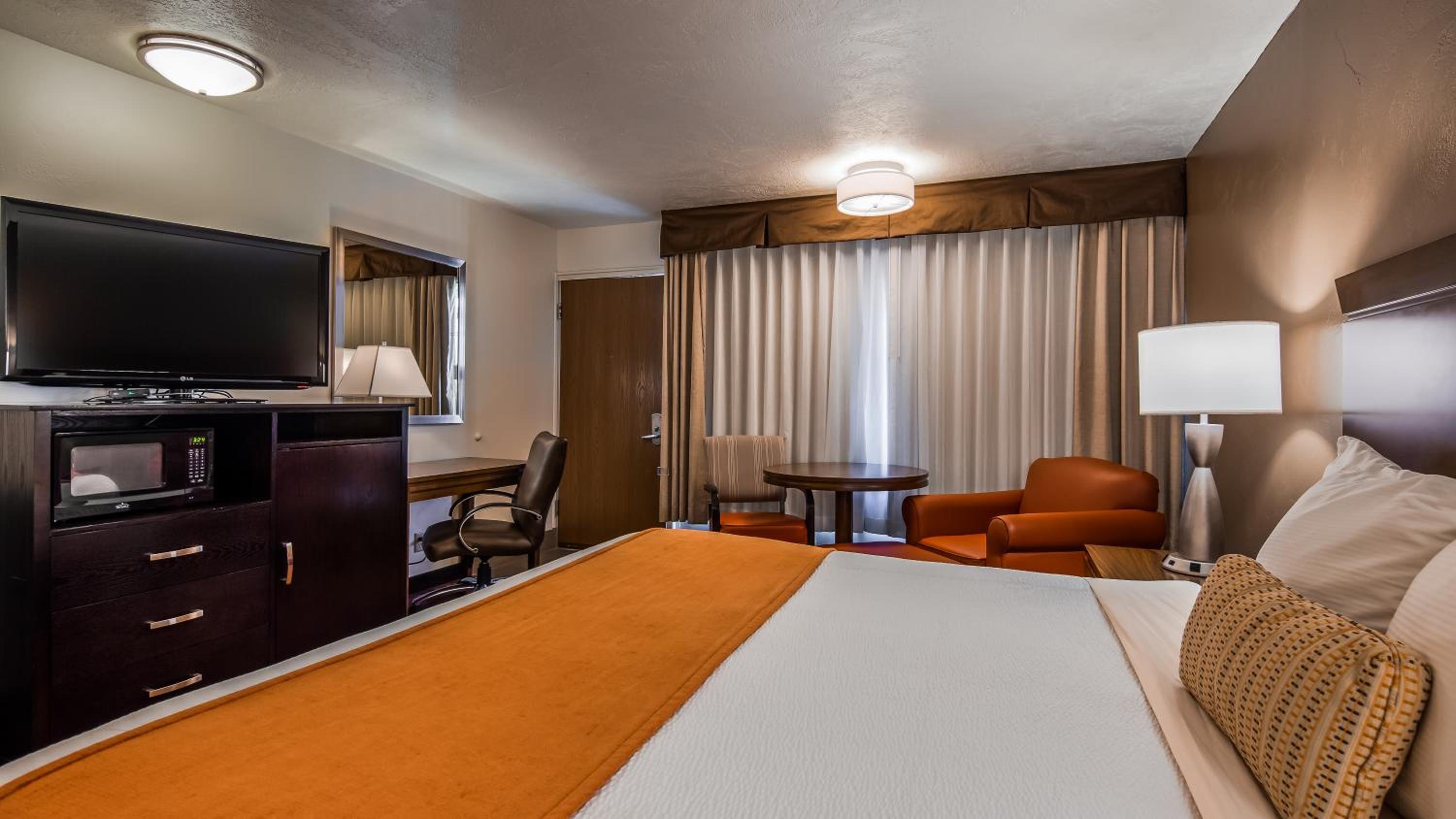 King Room - Non-Smoking photo 2