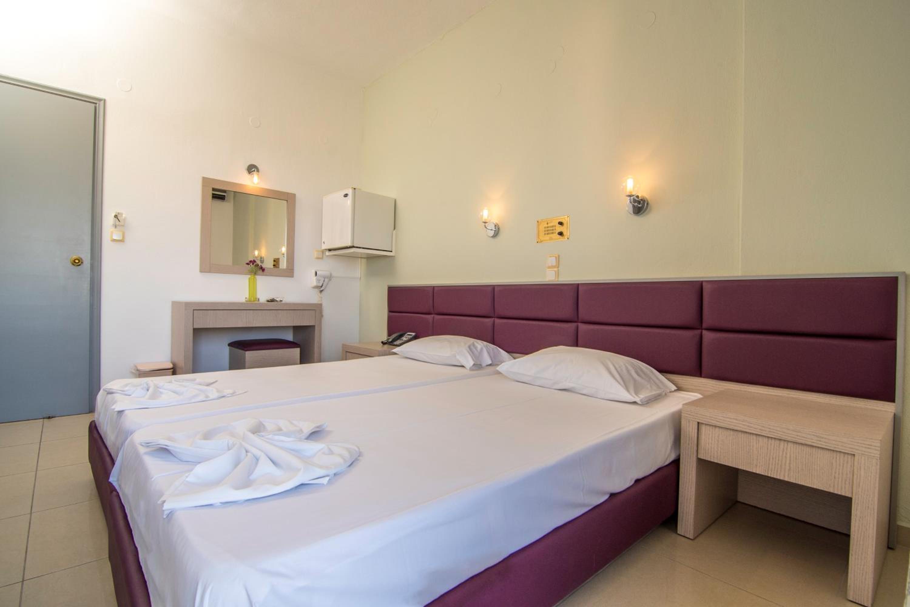 Double or Twin Room photo 3