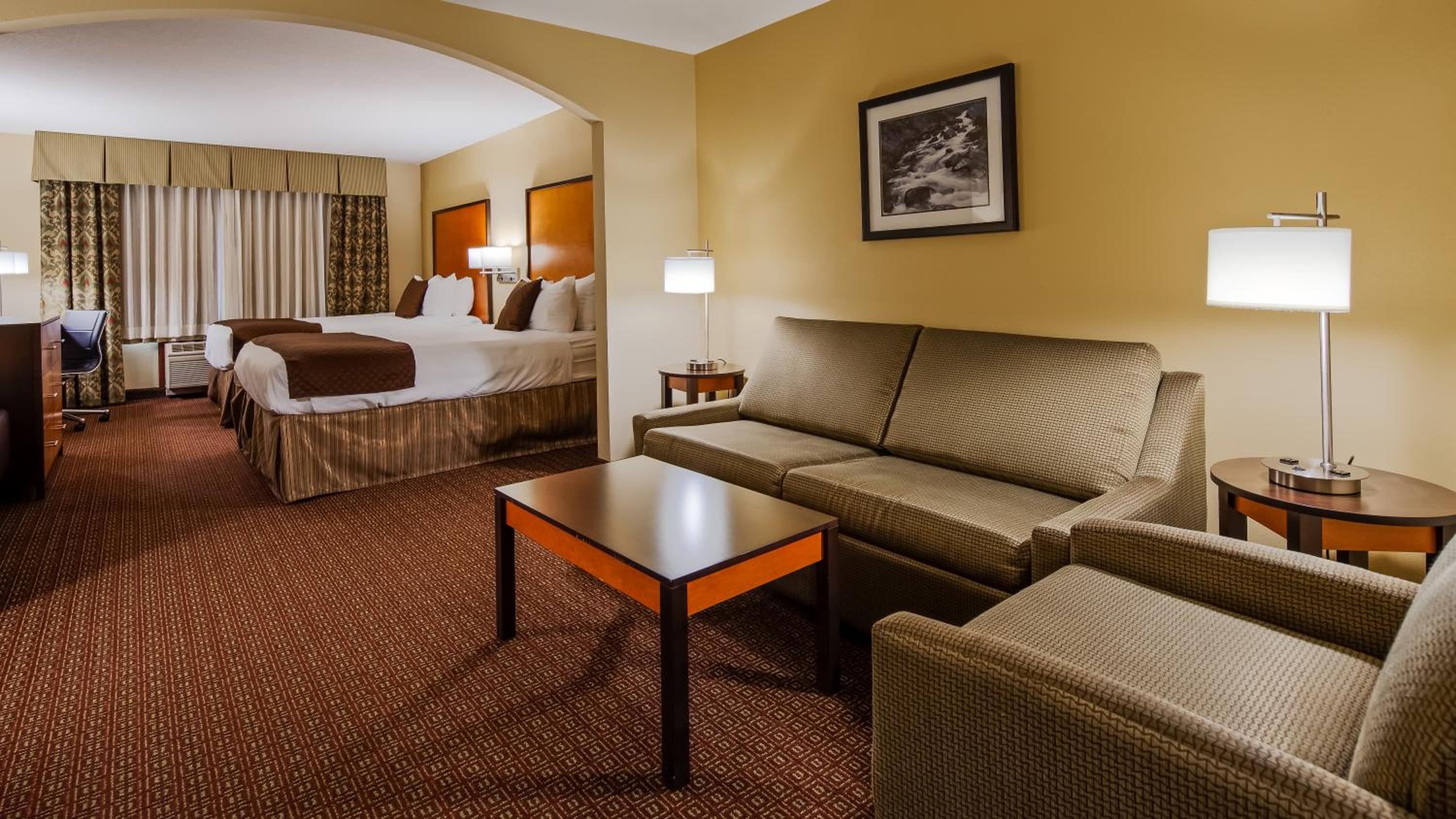 Suite with Two Queen Beds and Sofa Bed - Non-Smoking - Photo 3