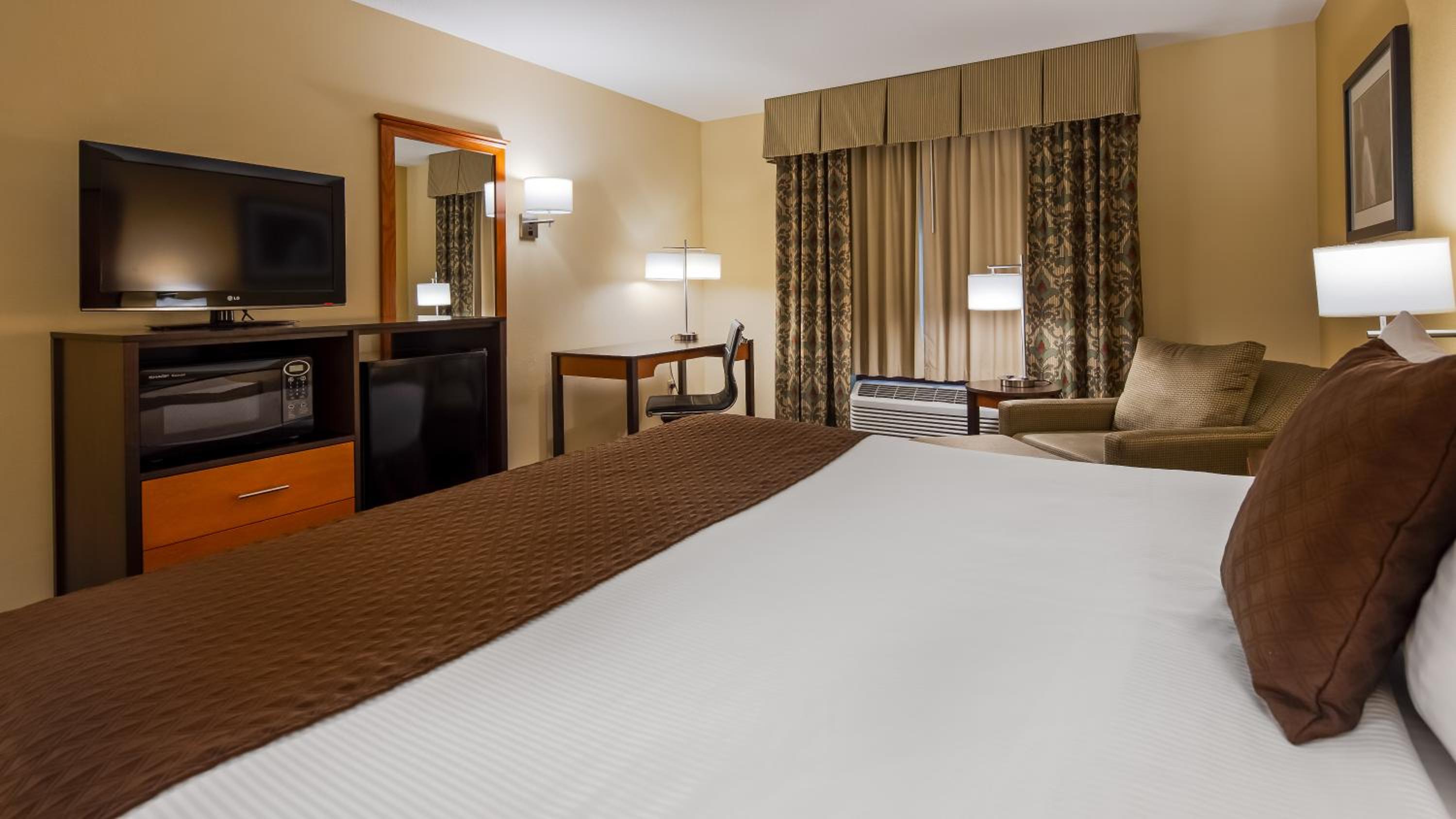 King Room - Non-Smoking - Photo 1