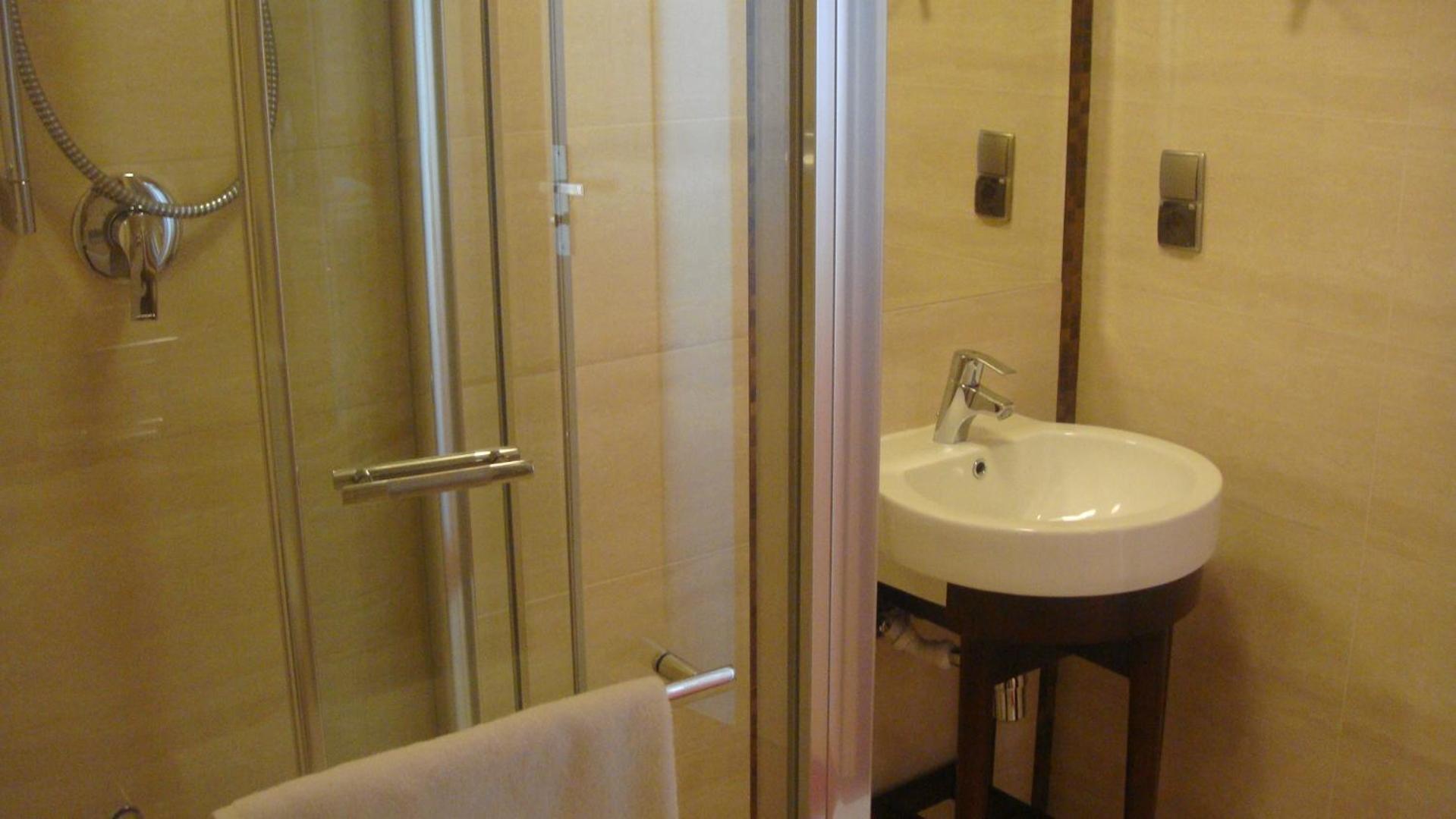 Double Room - Photo 3