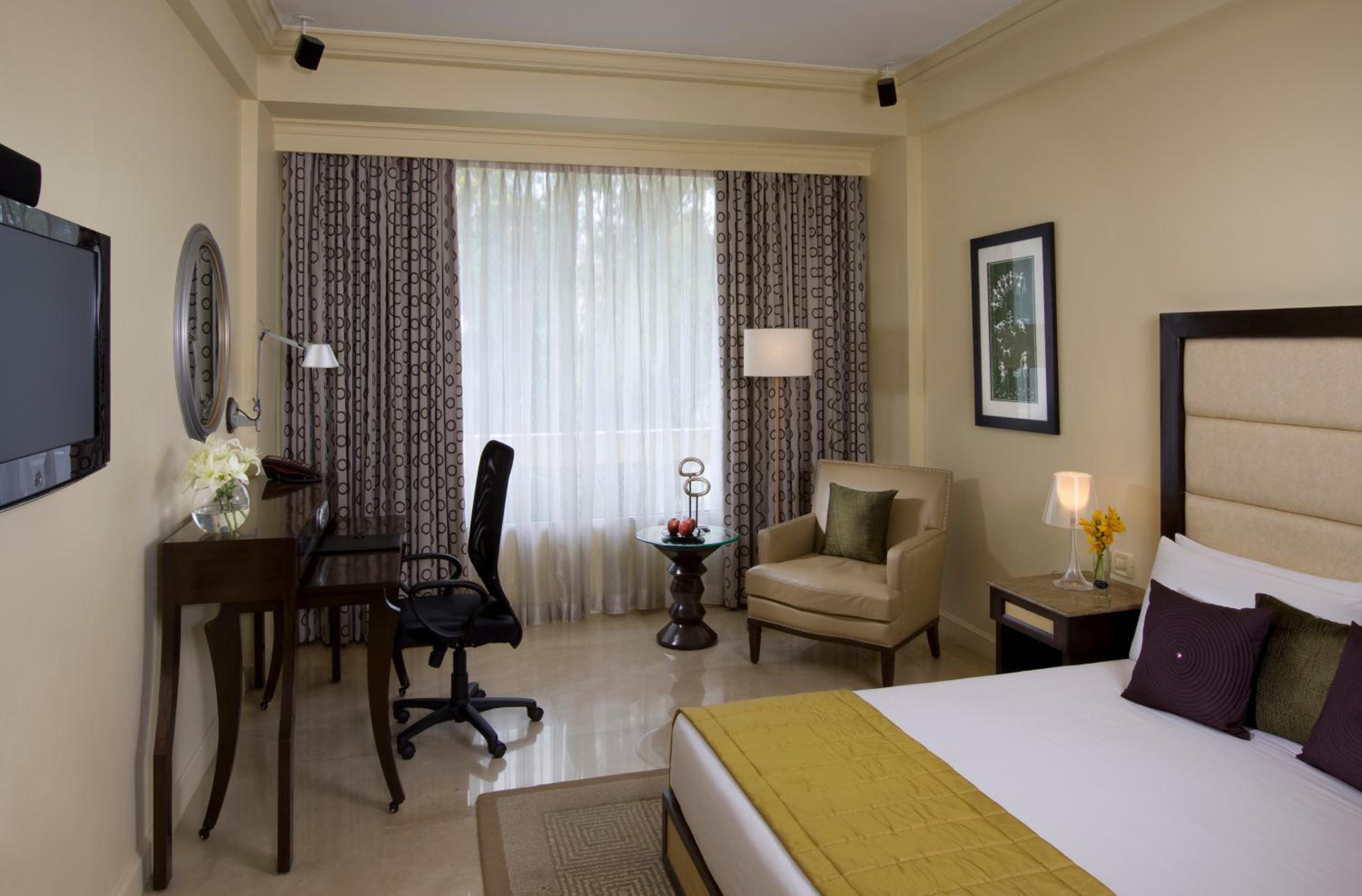 Superior Queen Bed Room - Photo 10