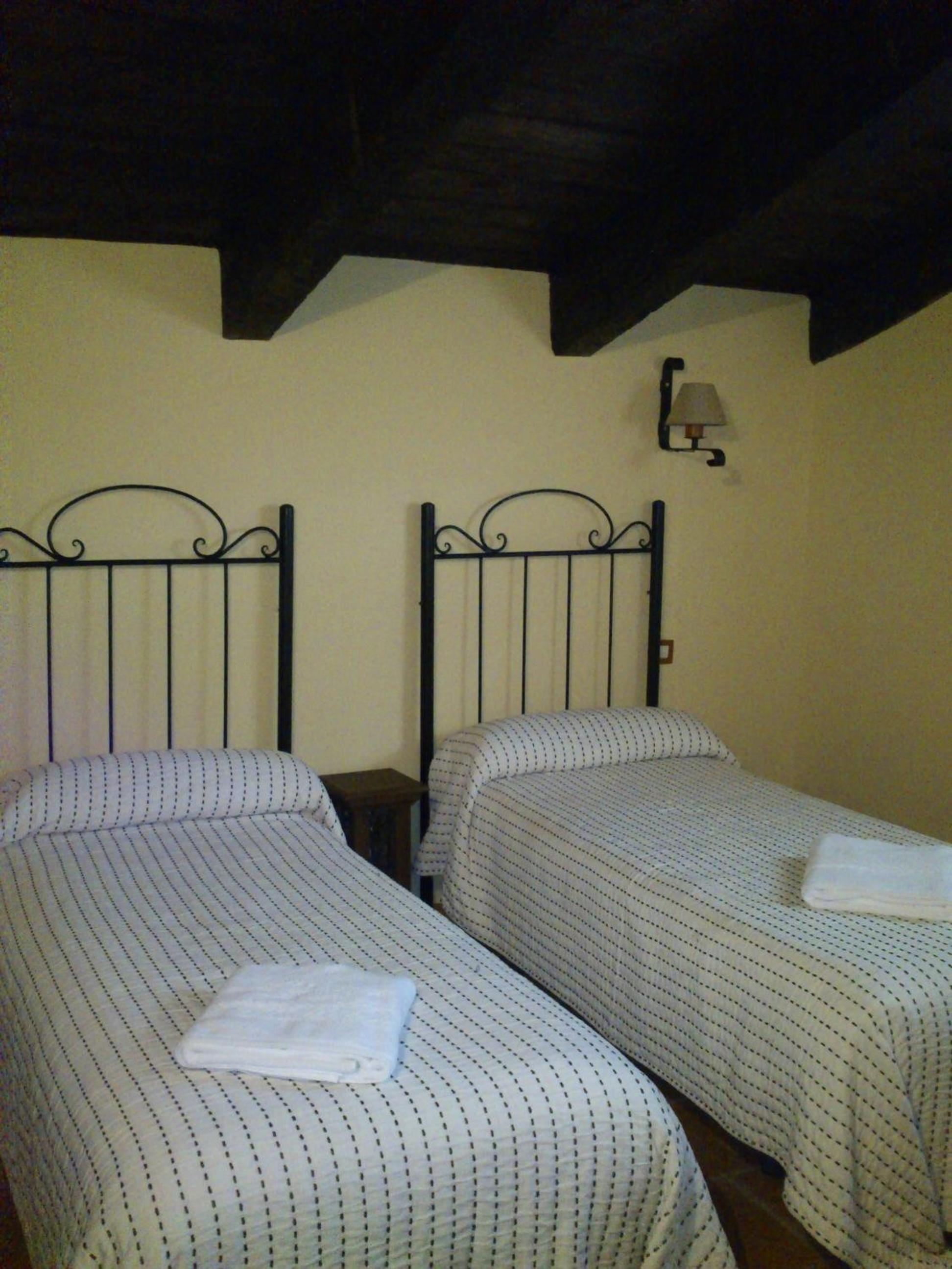 Twin Room - Photo 1