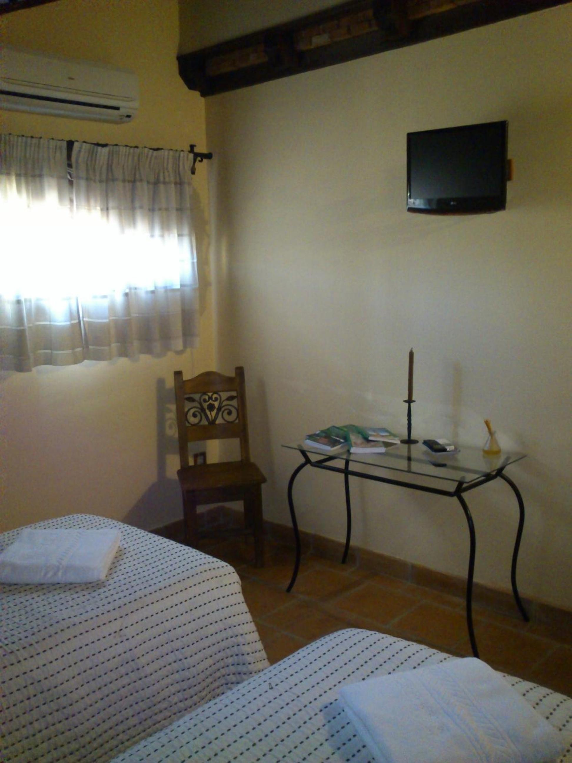 Twin Room - Photo 2
