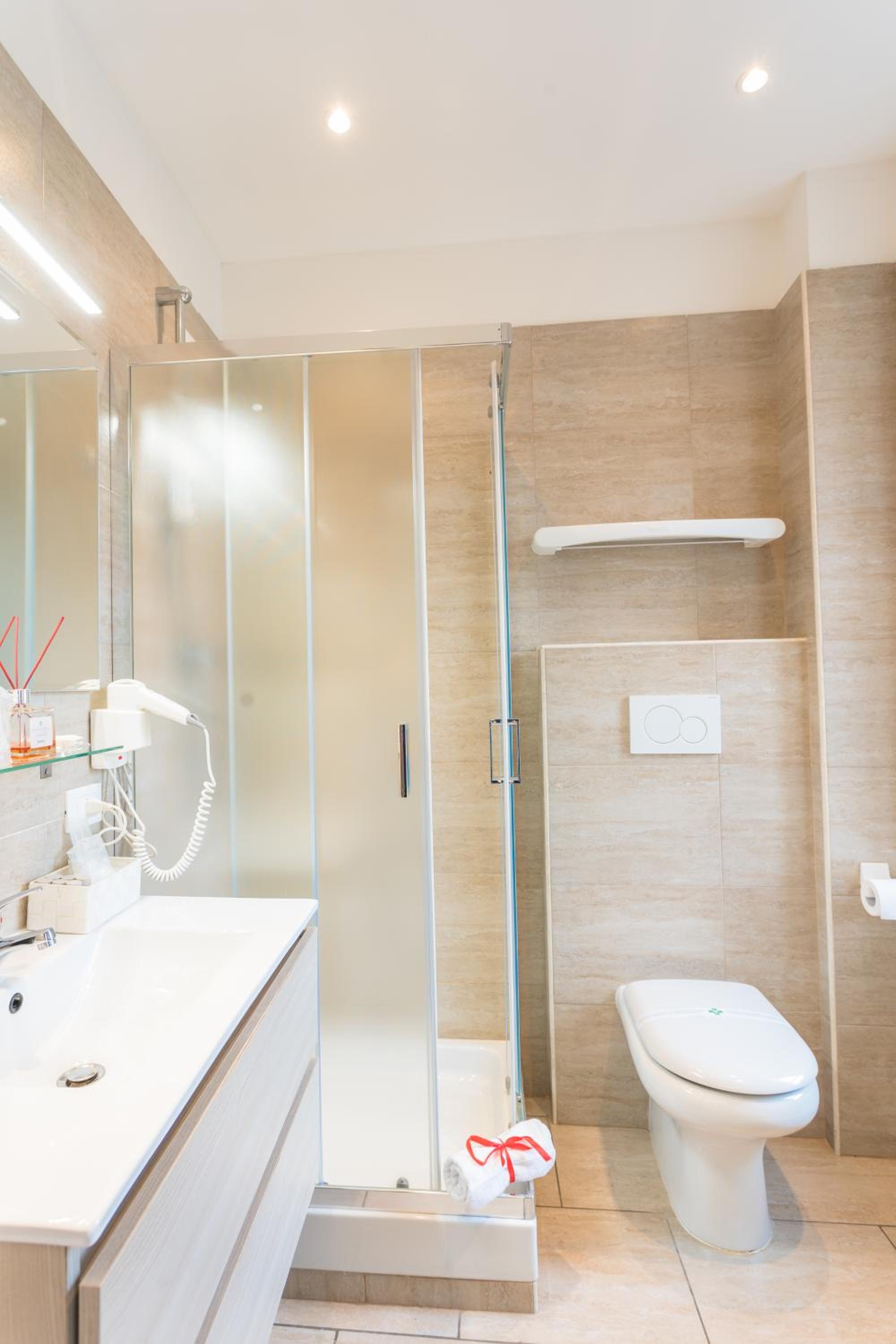 Comfort Triple Room with Shower photo 3