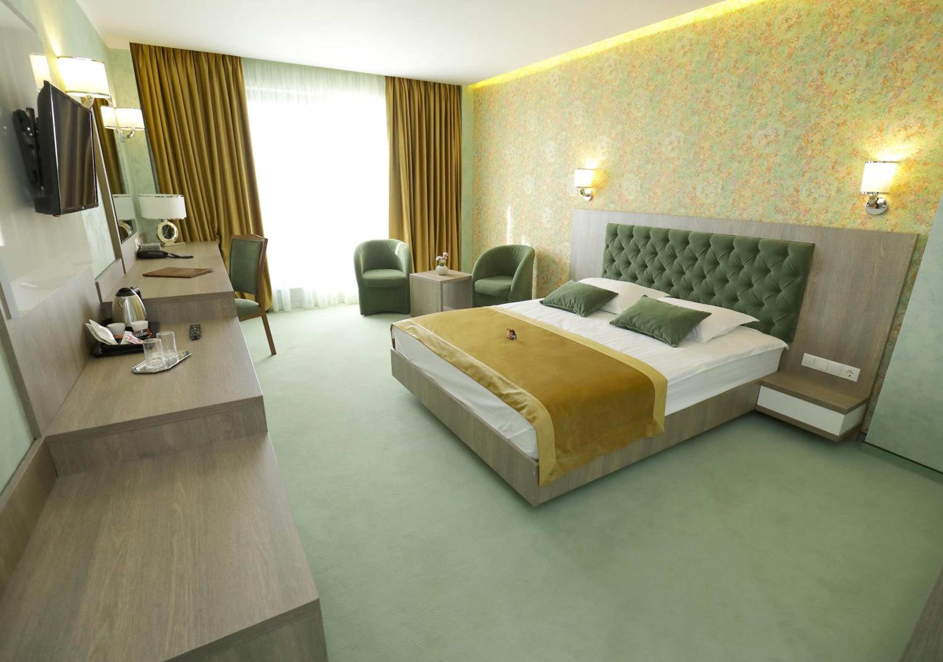 Deluxe Double Room with Balcony - Photo 22