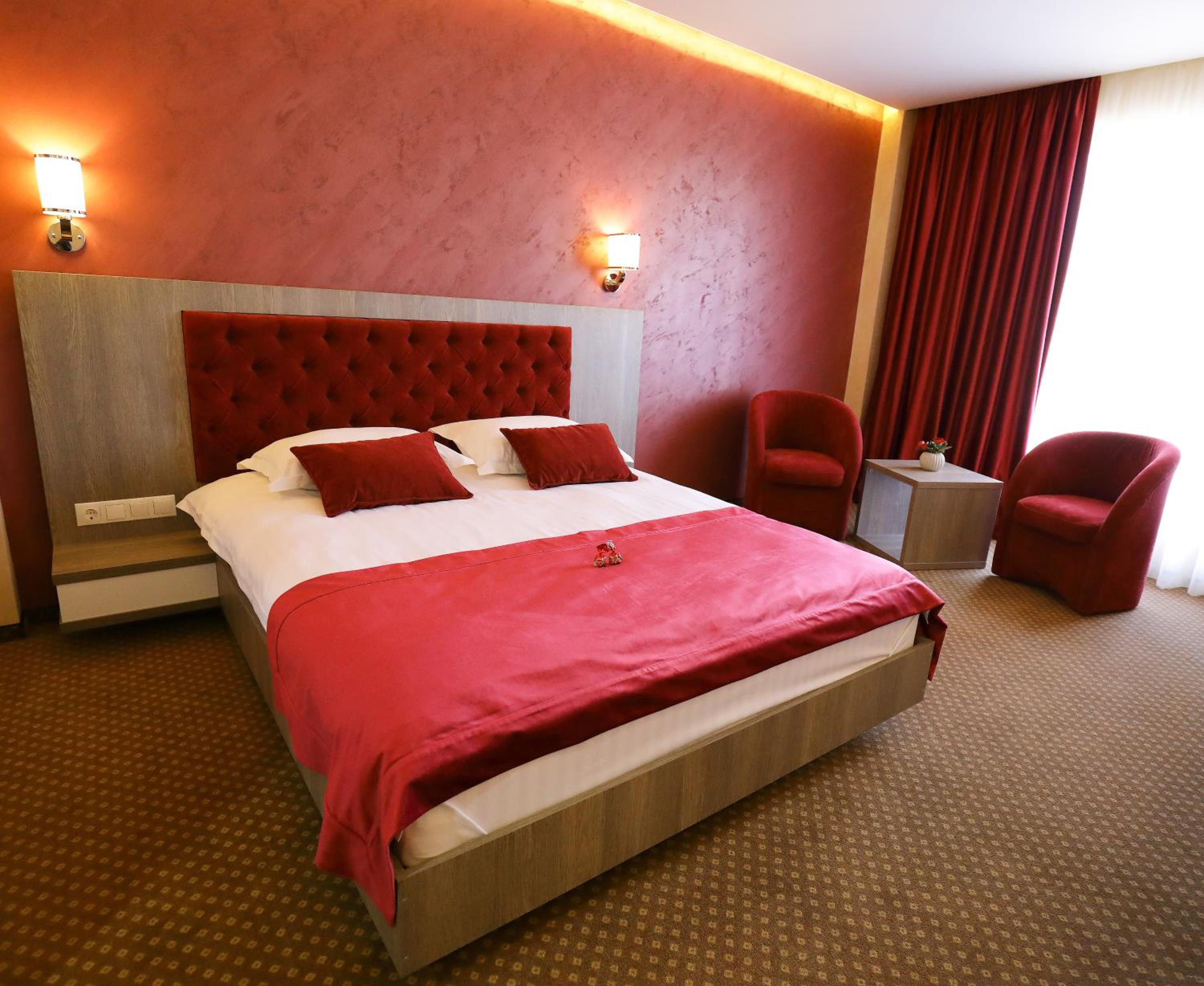 Deluxe Double Room with Balcony - Photo 19