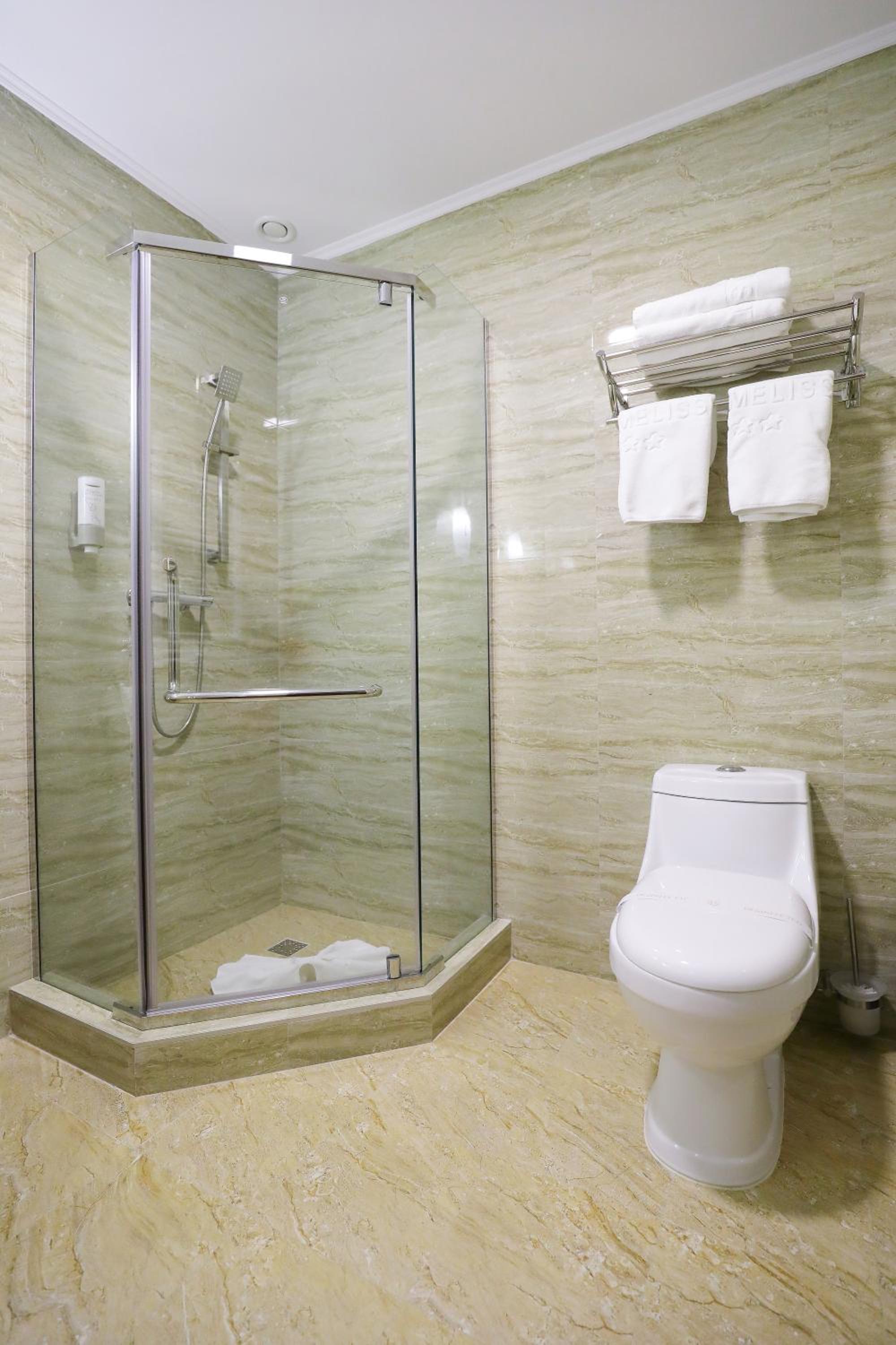 Deluxe Double Room with Balcony - Photo 17