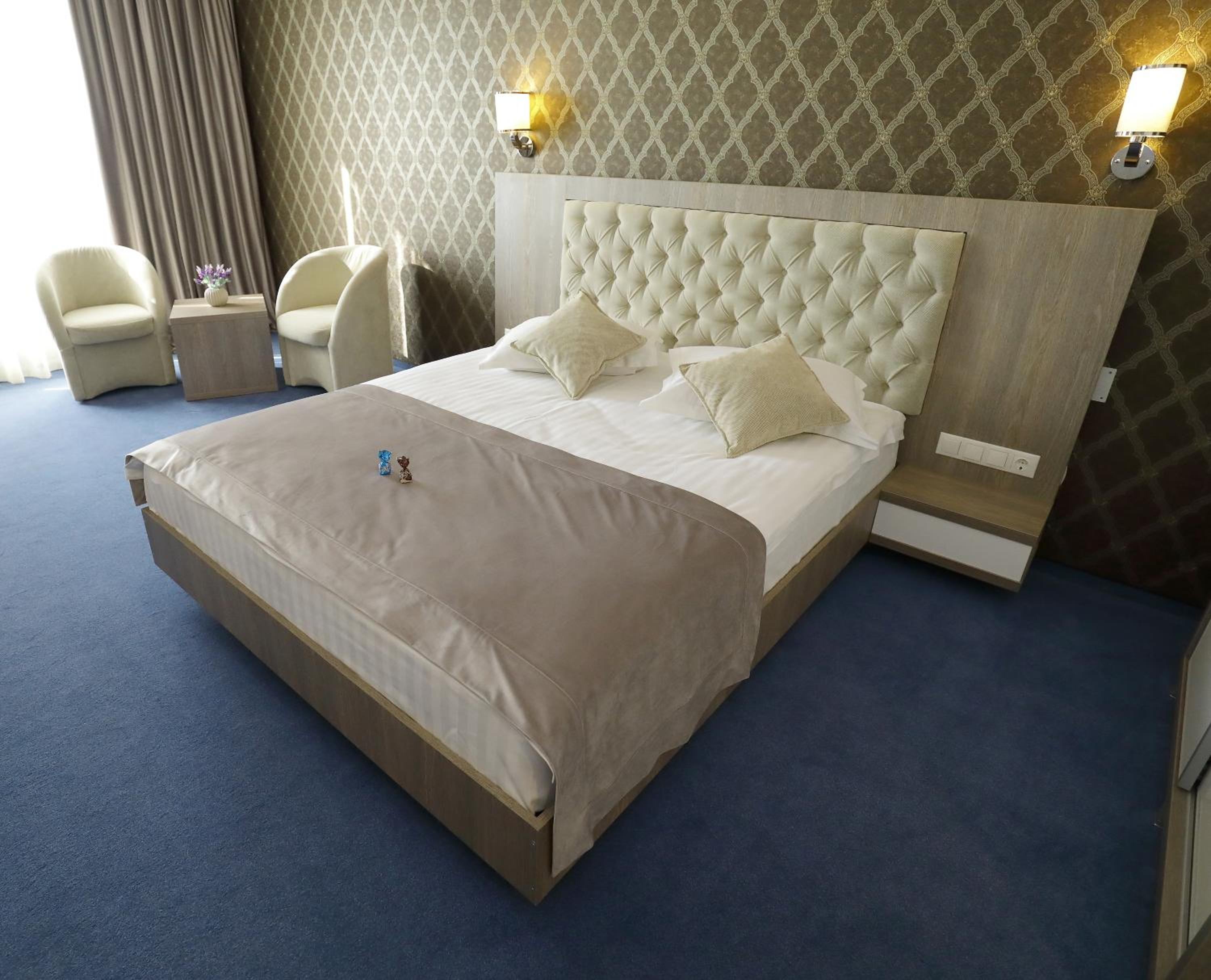 Deluxe Double Room with Balcony - Photo 15