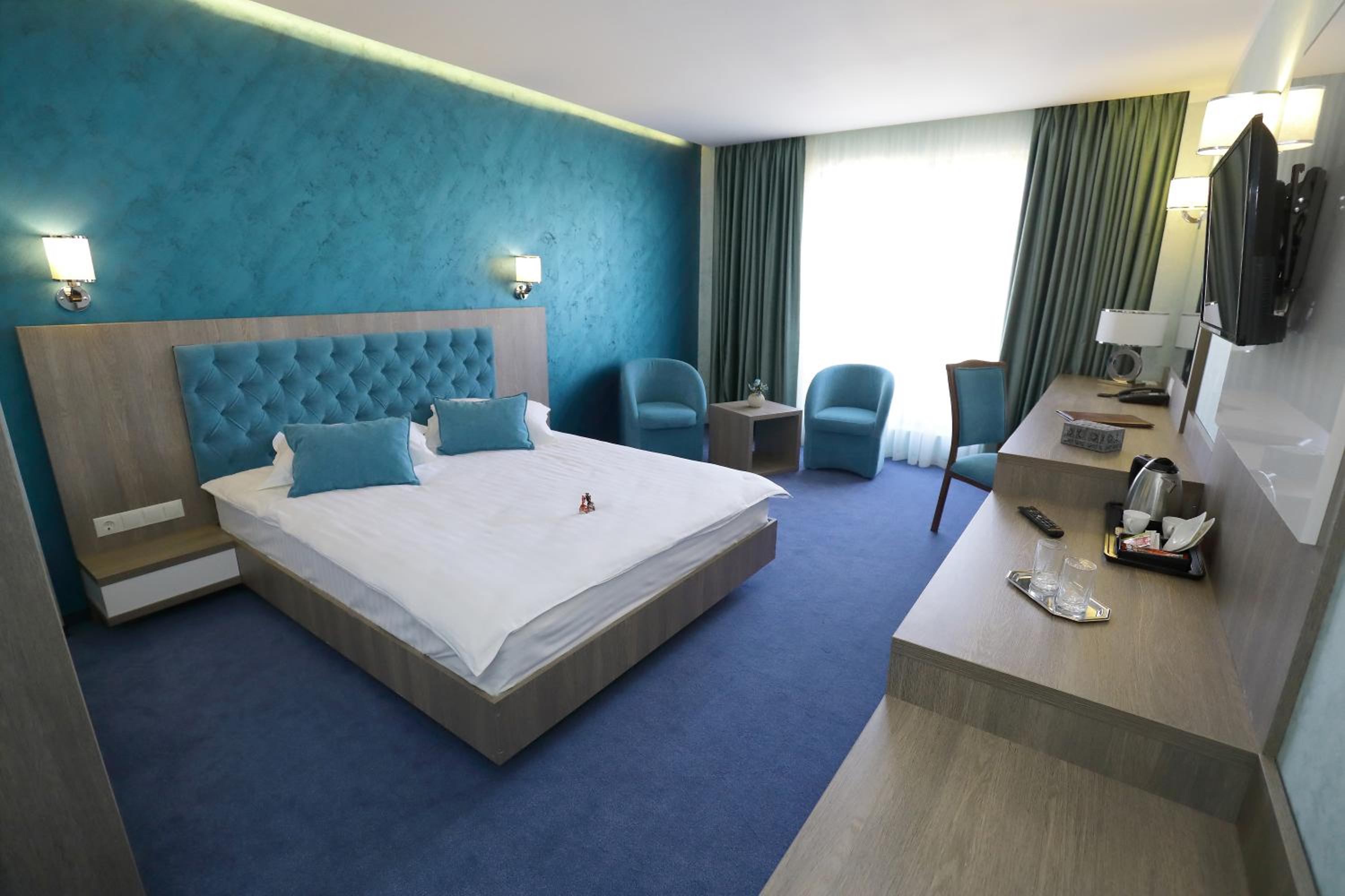 Deluxe Double Room with Balcony - Photo 31