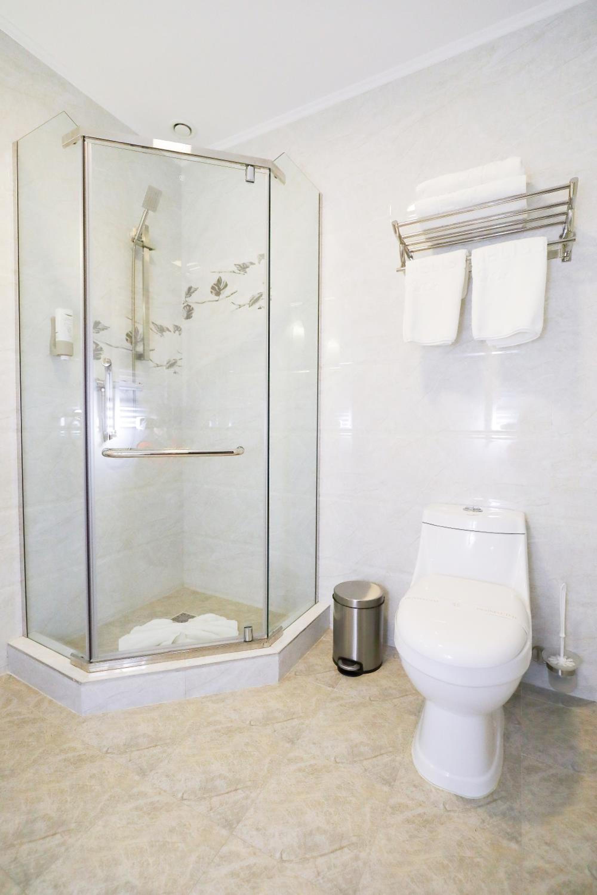 Deluxe Double Room with Balcony - Photo 18