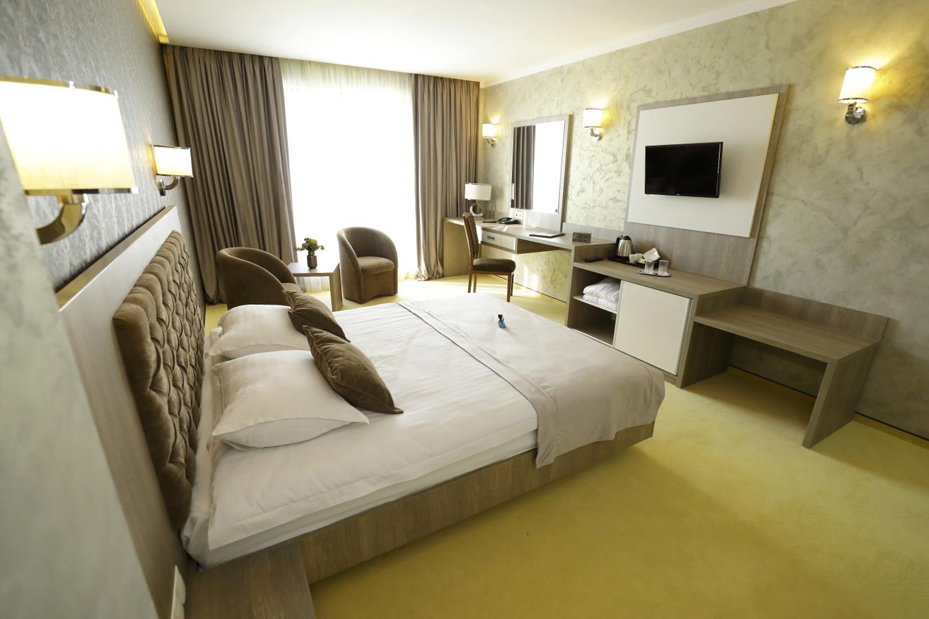 Deluxe Double Room with Balcony - Photo 56