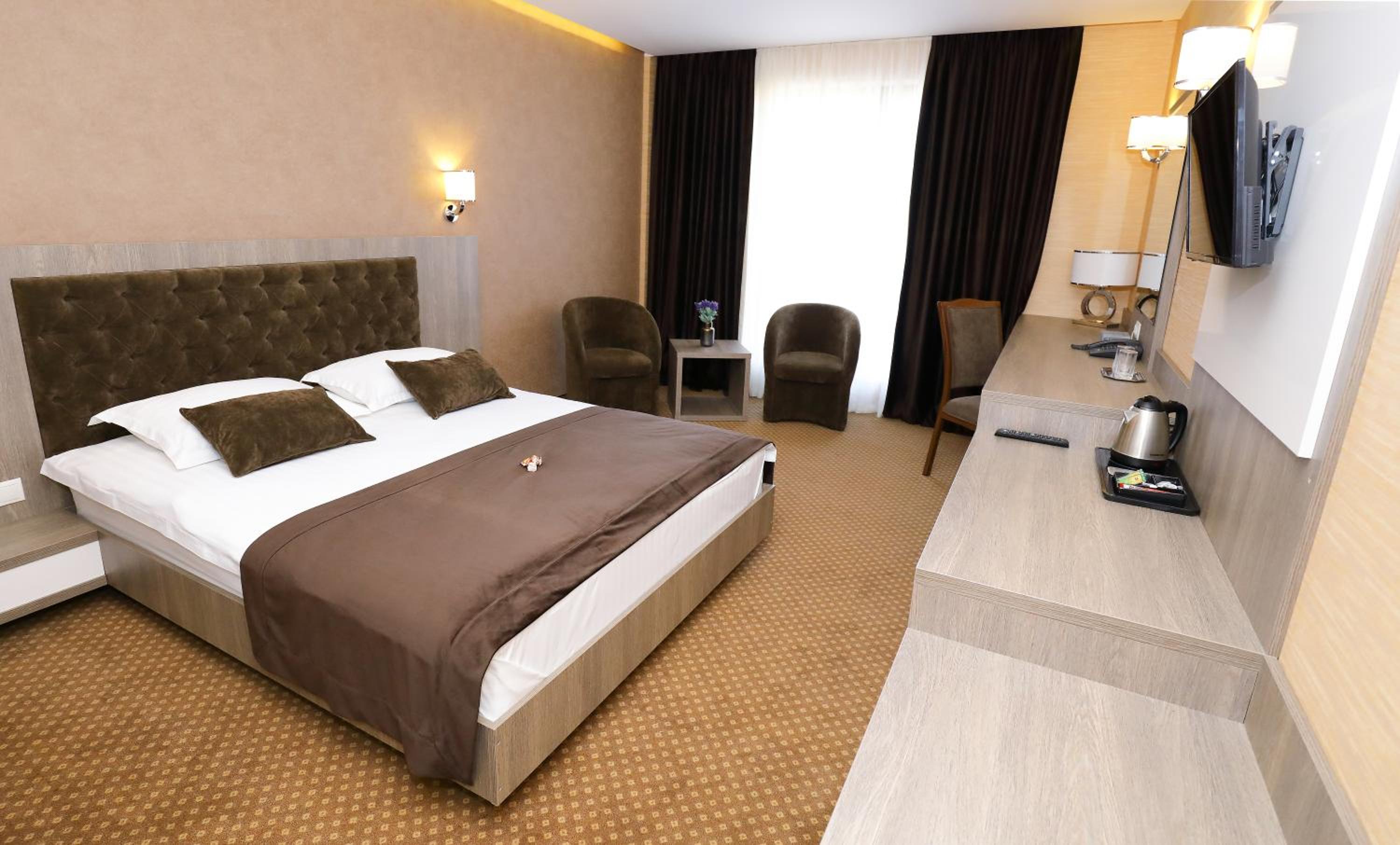 Deluxe Double Room with Balcony - Photo 26