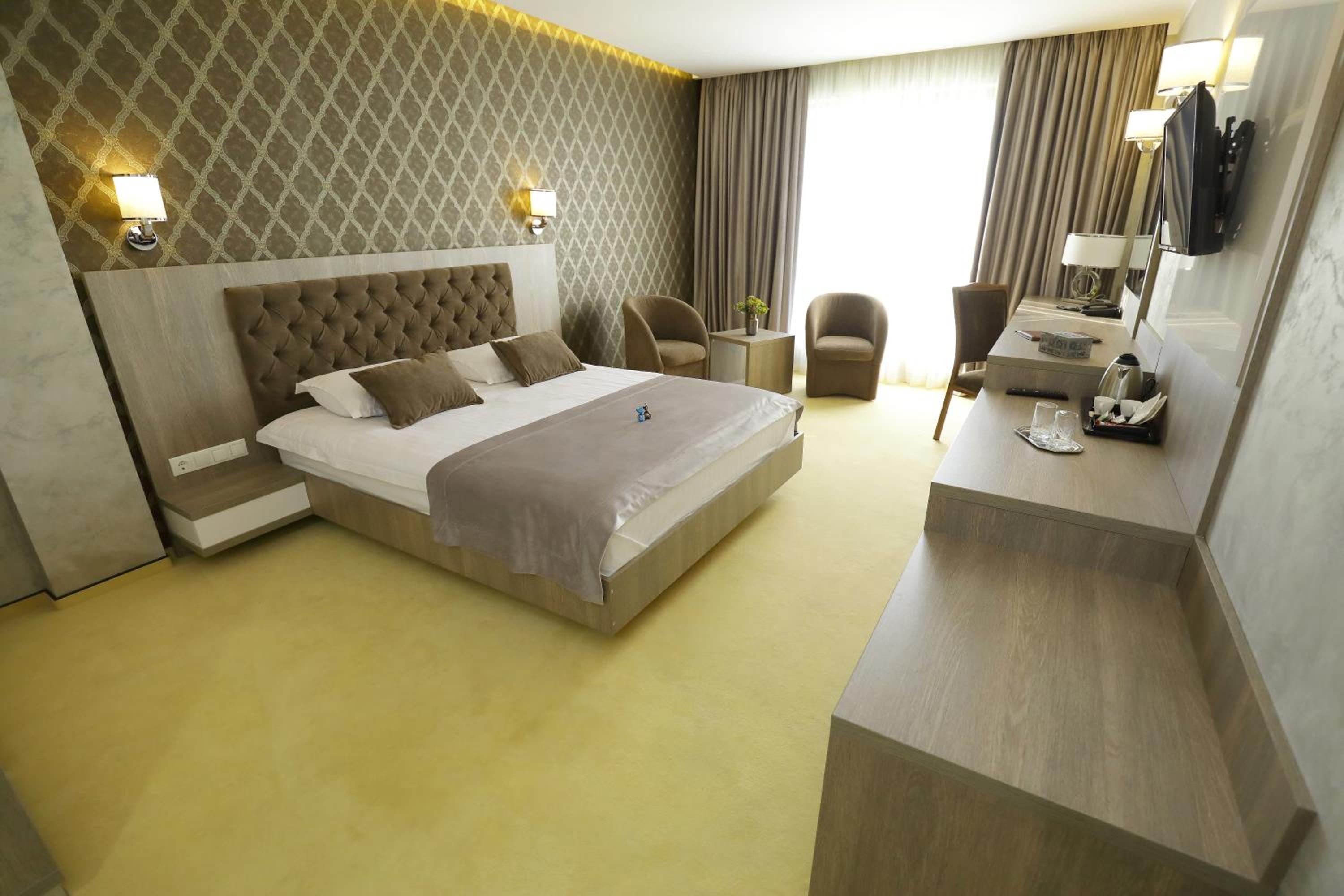 Deluxe Double Room with Balcony - Photo 3