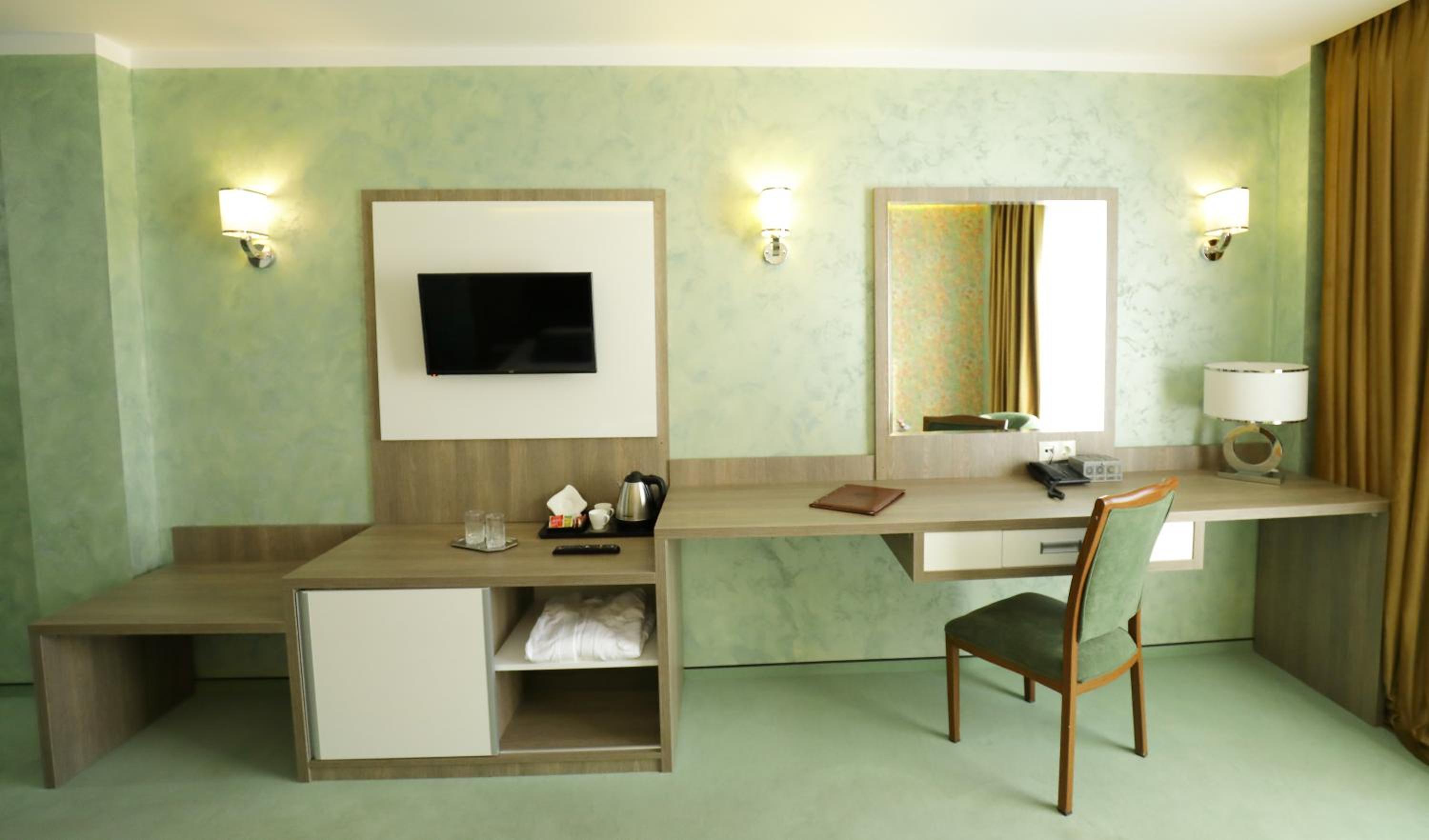 Deluxe Double Room with Balcony - Photo 24