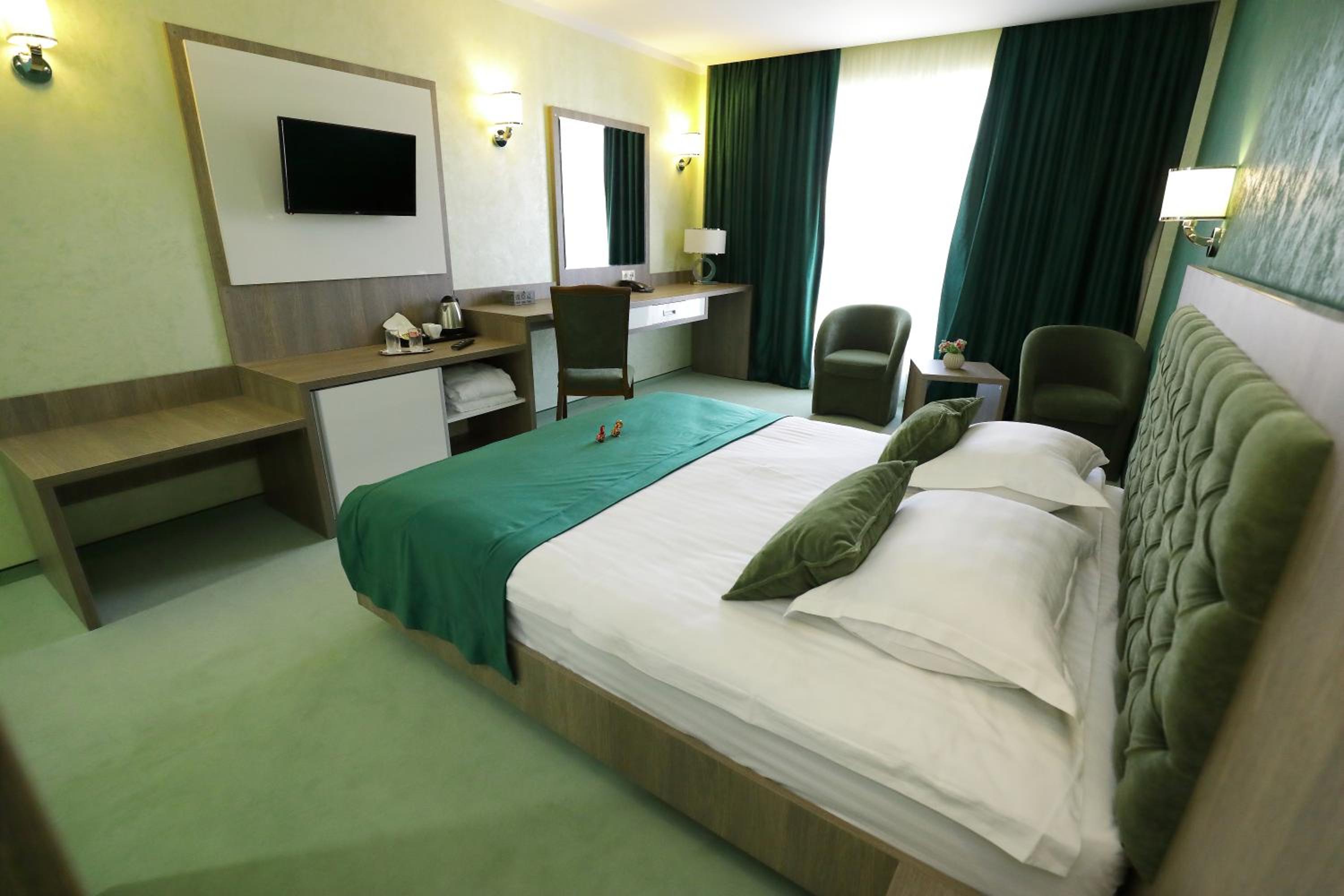 Deluxe Double Room with Balcony - Photo 53