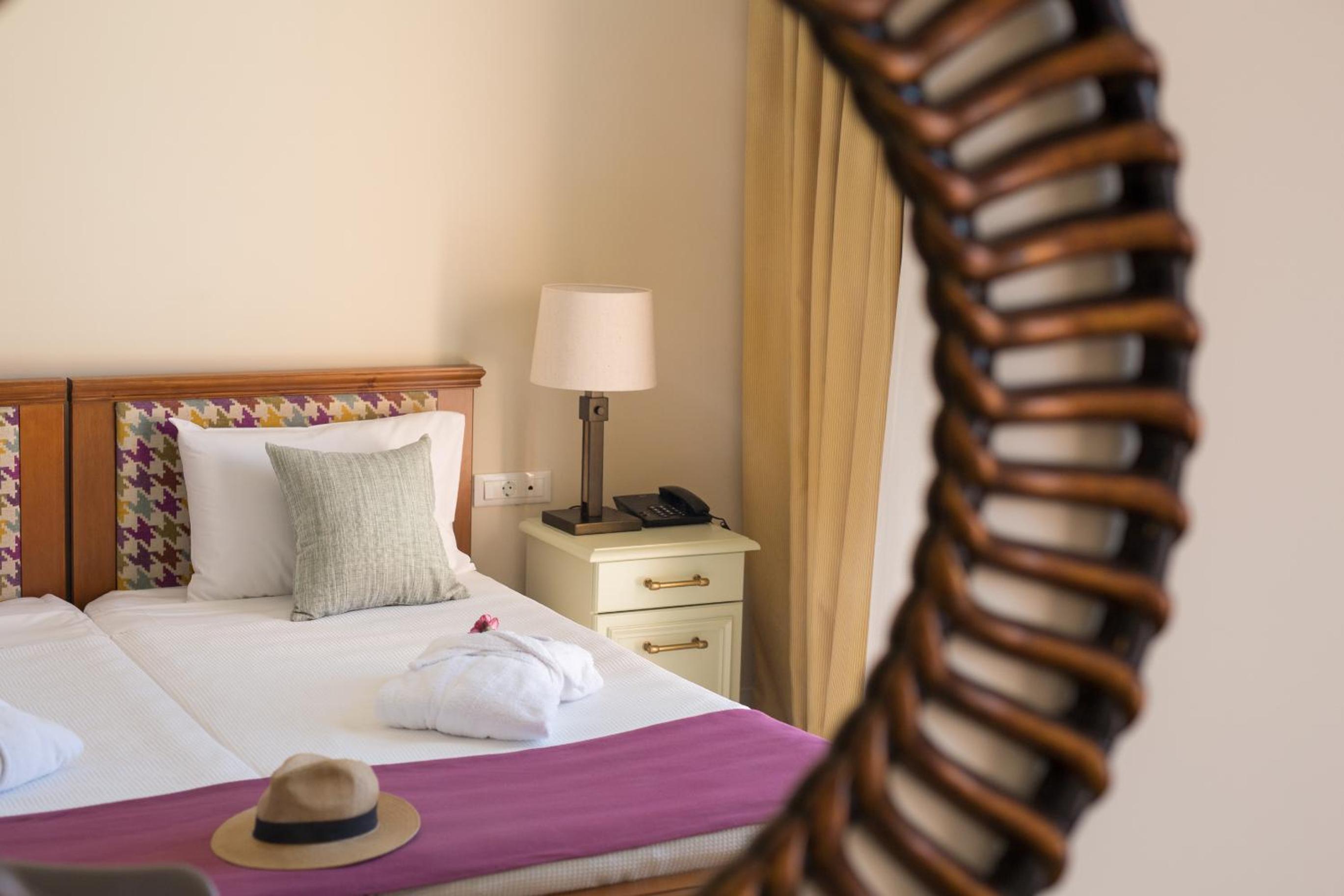 Twin Room with Sea View photo 3