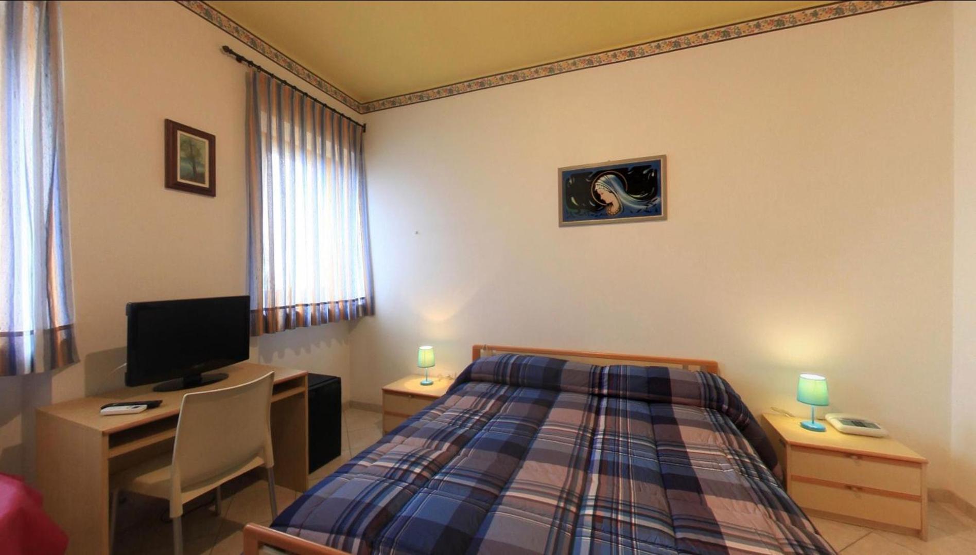 Double Room - Photo 3