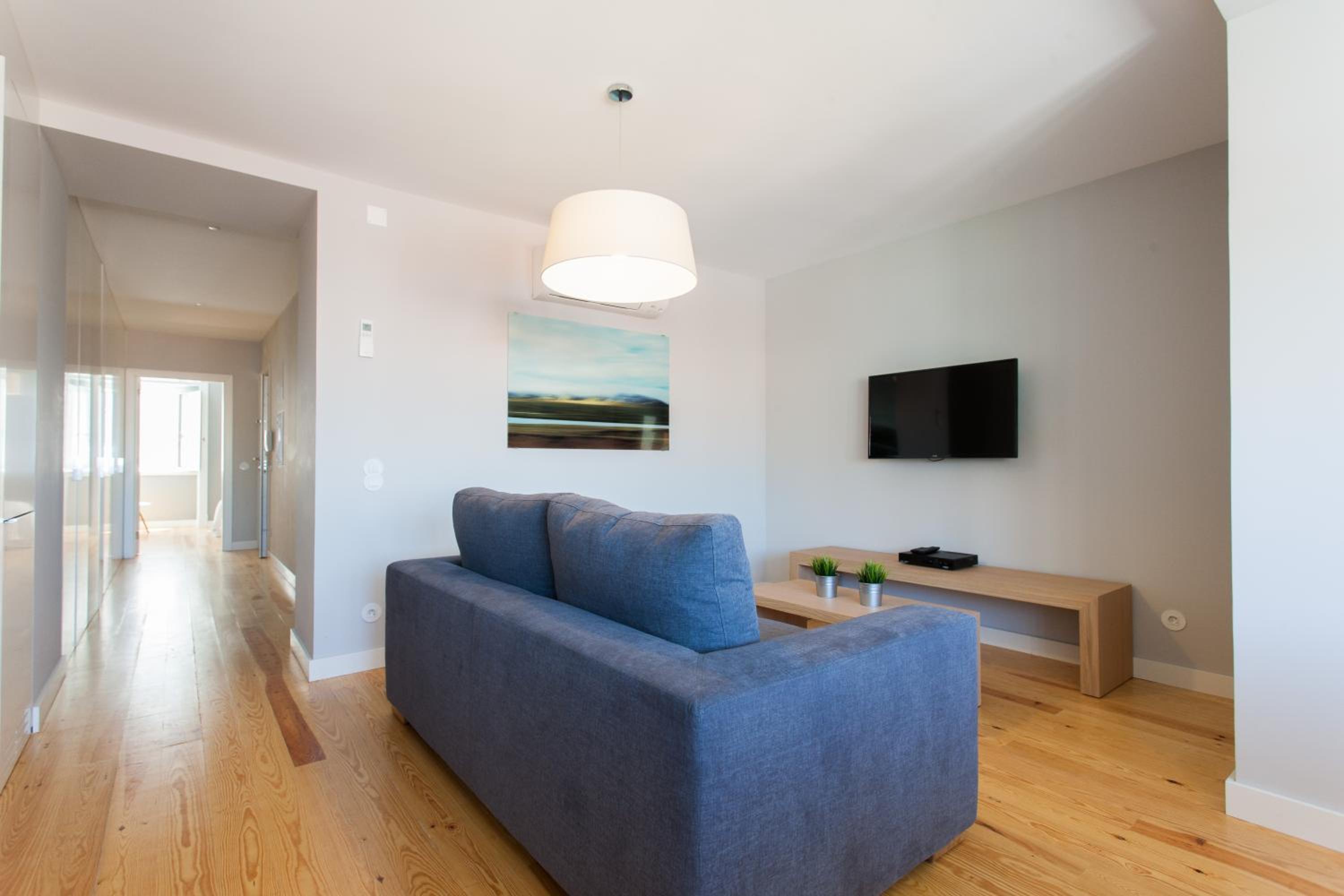 One-Bedroom Apartment - Photo 3
