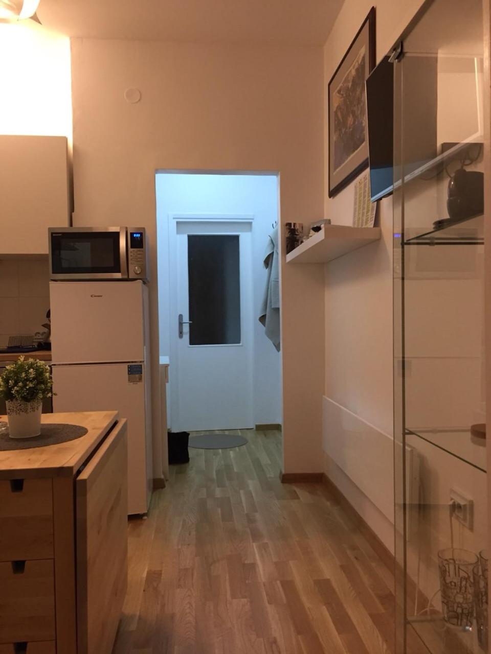 Studio Apartment - Photo 11